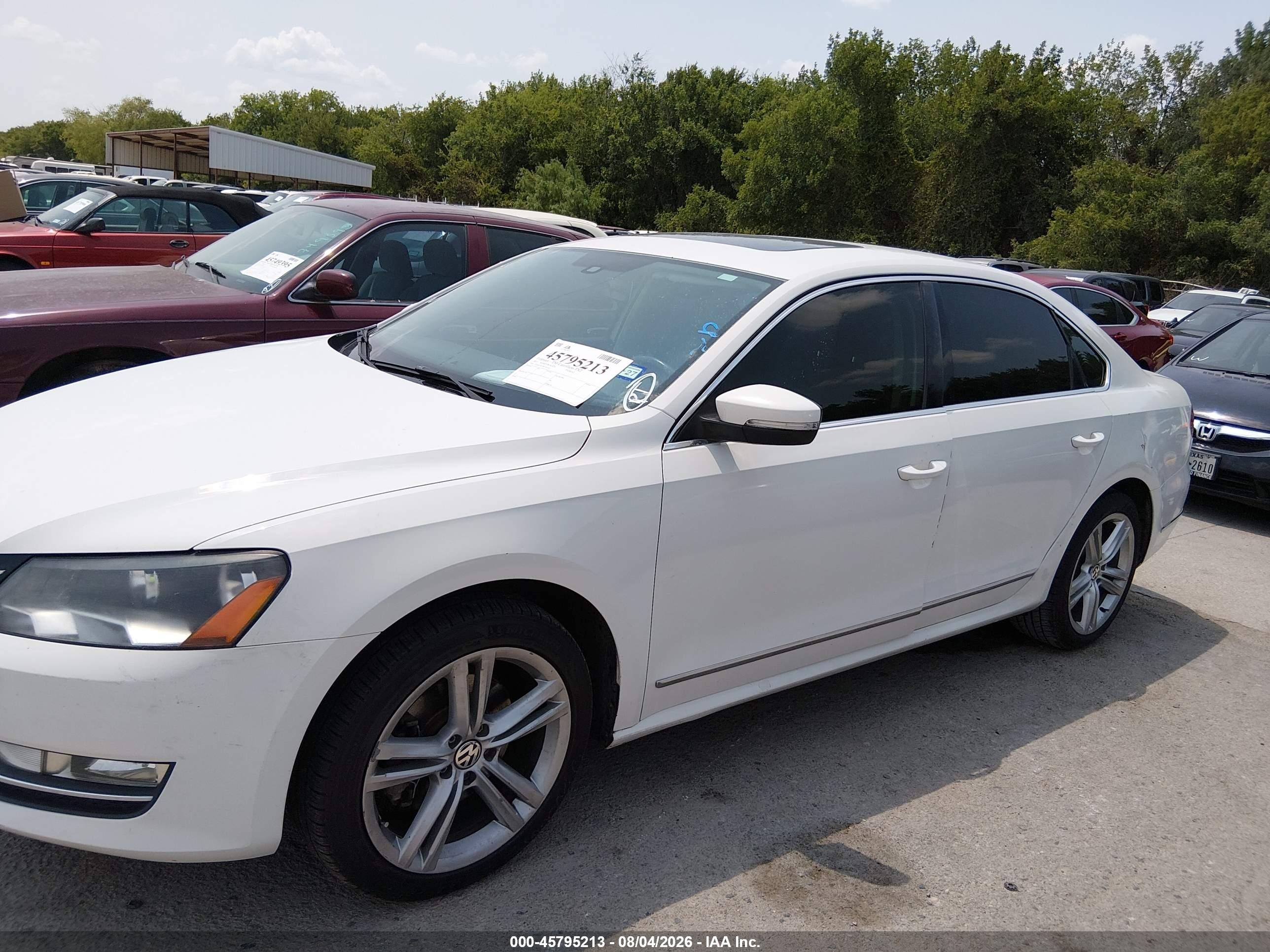 2015 Volkswagen Passat 1.8t Se Кремовый vin: 1VWBT7A39FC055522