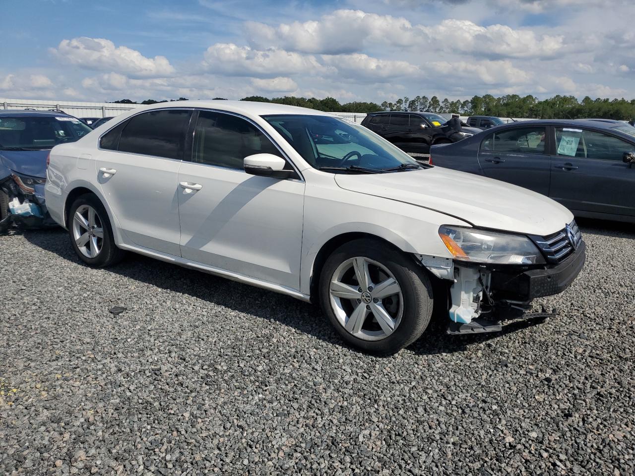 2015 Volkswagen Passat Se Белый vin: 1VWBT7A39FC070019