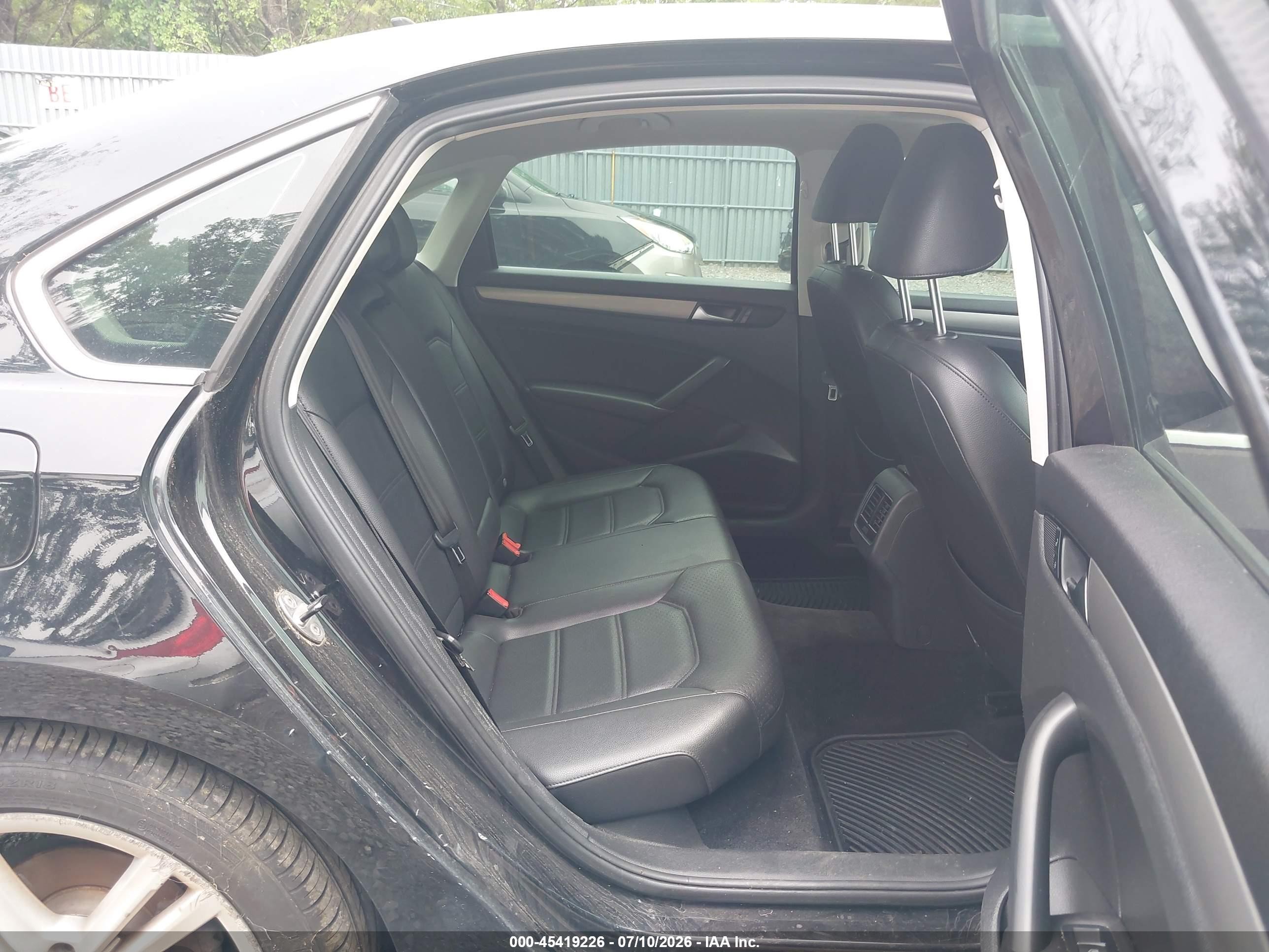 2014 Volkswagen Passat 1.8t Se Black vin: 1VWBT7A3XEC106296