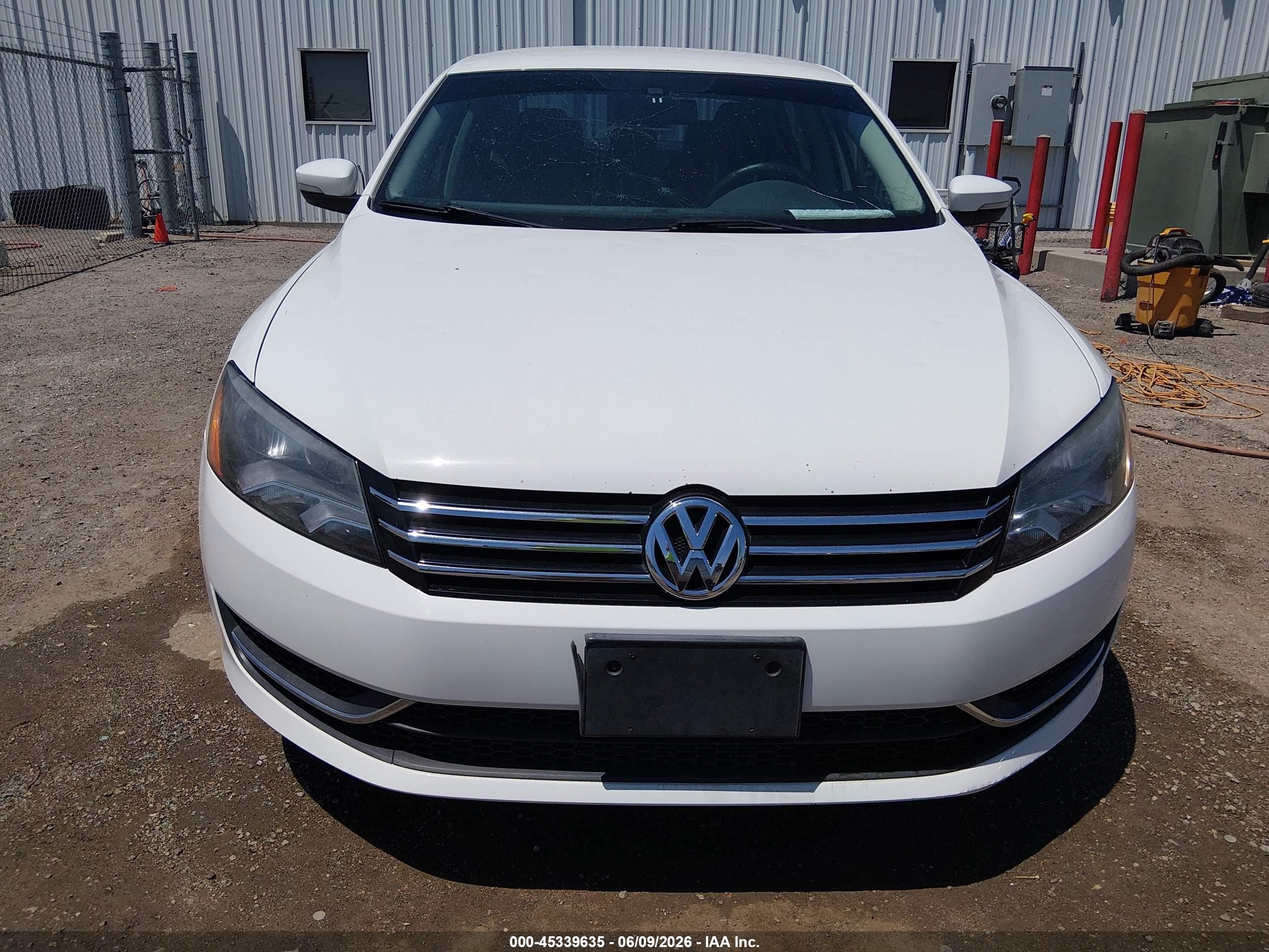2014 Volkswagen Passat 1.8t Se Белый vin: 1VWBT7A3XEC112020