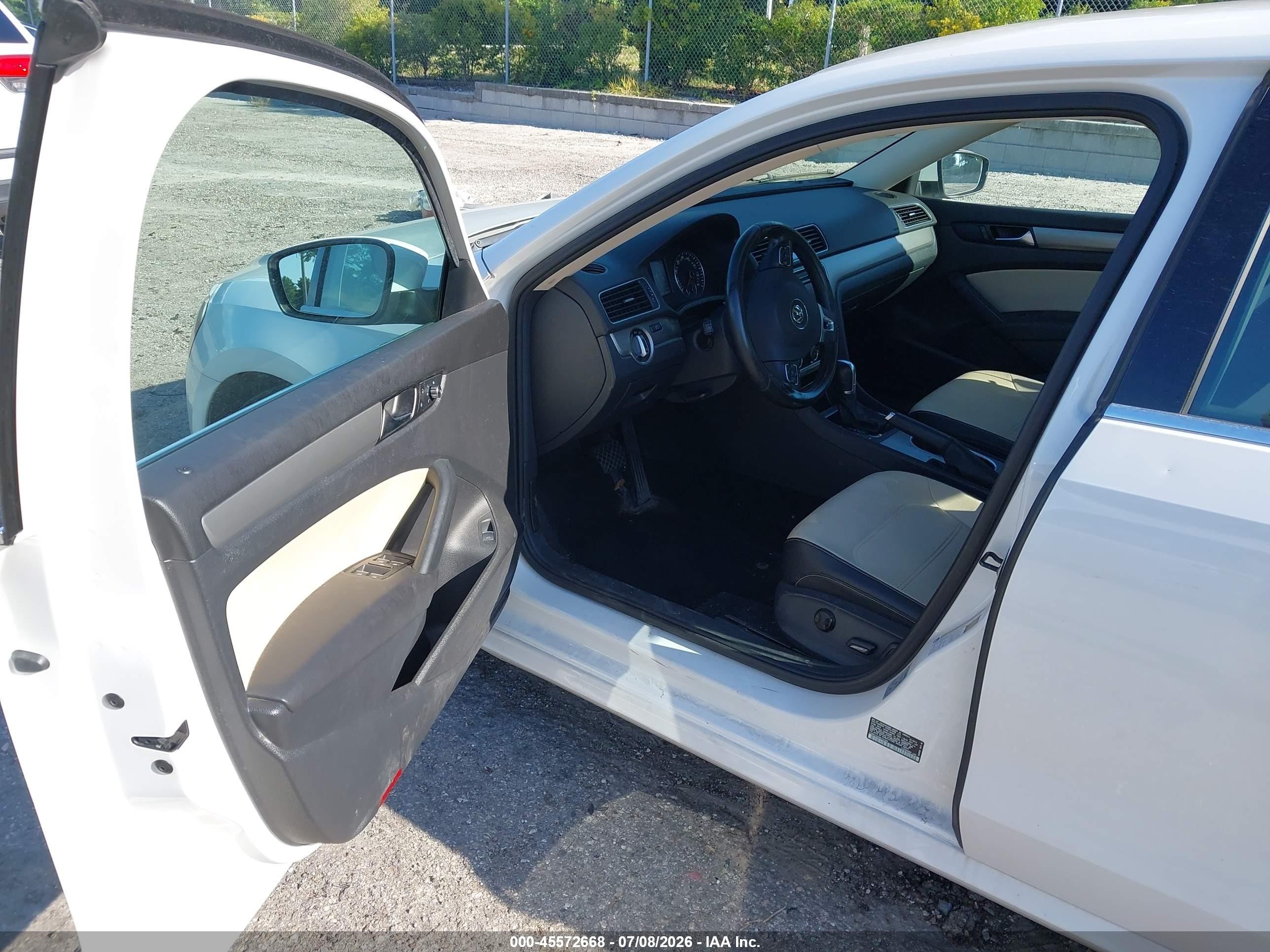 2014 Volkswagen Passat 1.8t Se White vin: 1VWBT7A3XEC121204