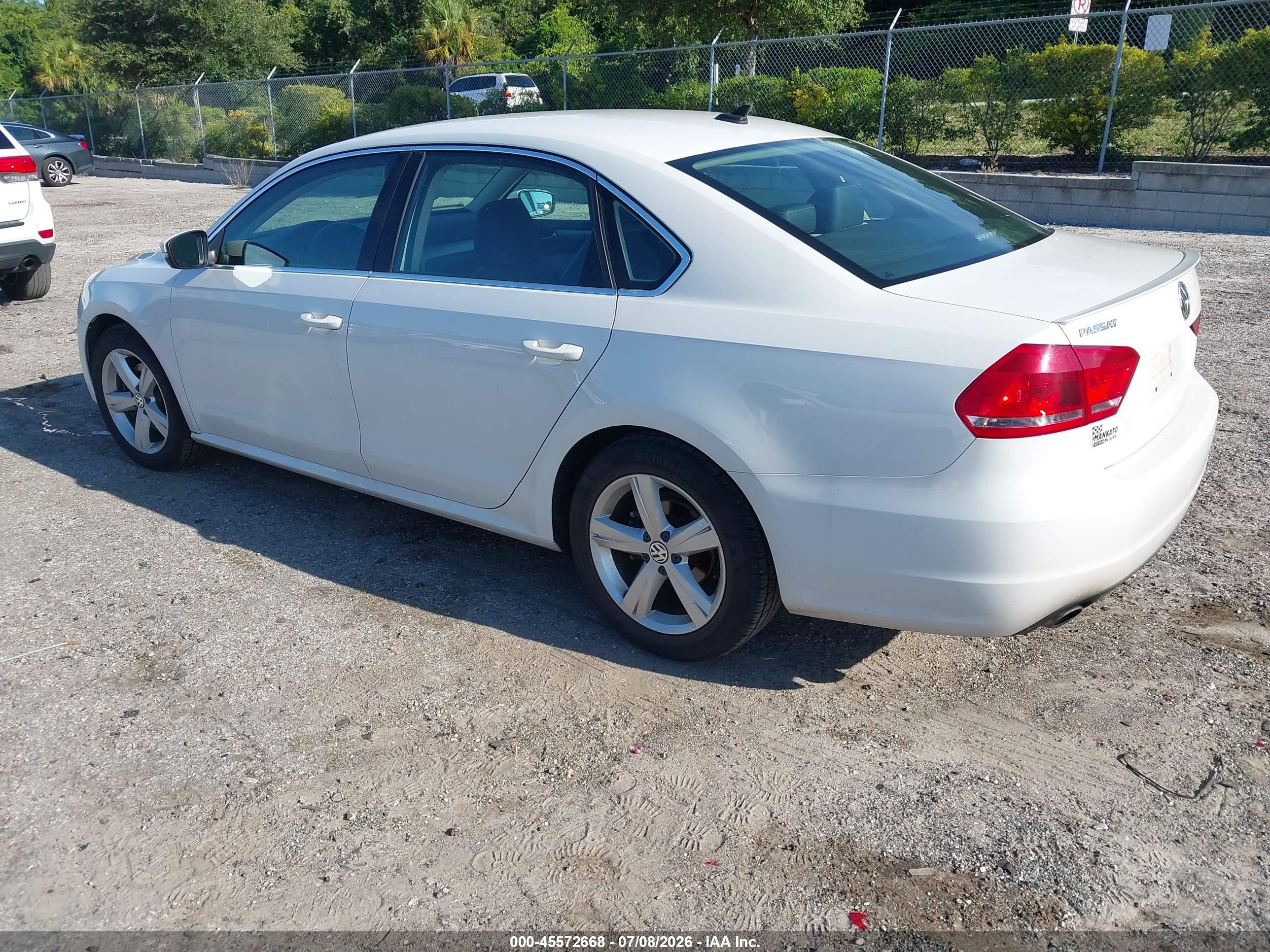 2014 Volkswagen Passat 1.8t Se White vin: 1VWBT7A3XEC121204