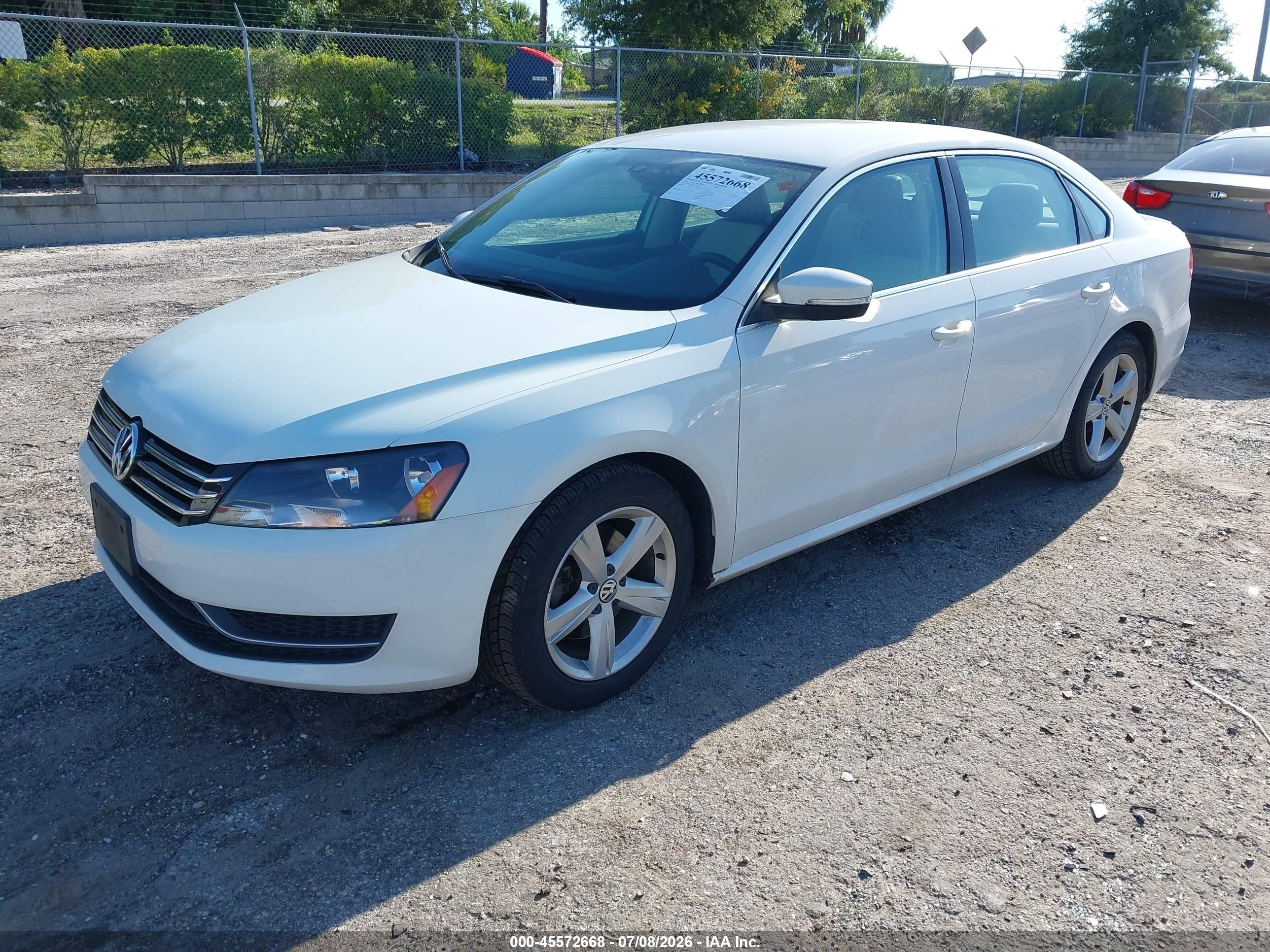 2014 Volkswagen Passat 1.8t Se White vin: 1VWBT7A3XEC121204