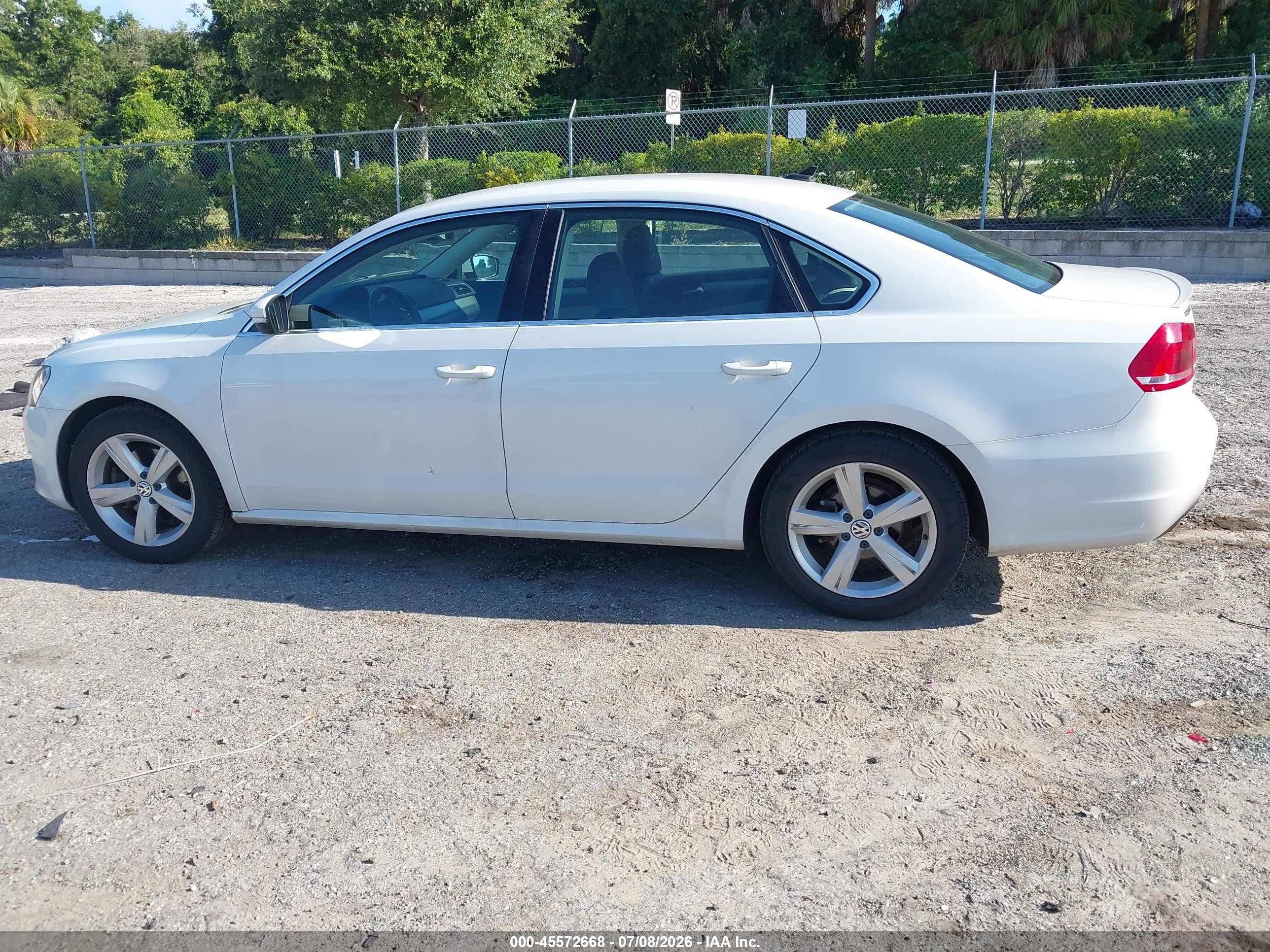 2014 Volkswagen Passat 1.8t Se White vin: 1VWBT7A3XEC121204