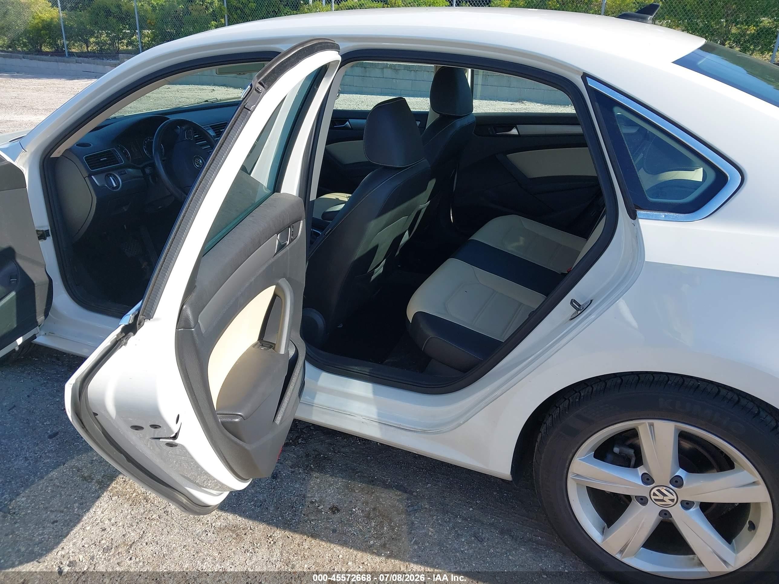 2014 Volkswagen Passat 1.8t Se White vin: 1VWBT7A3XEC121204
