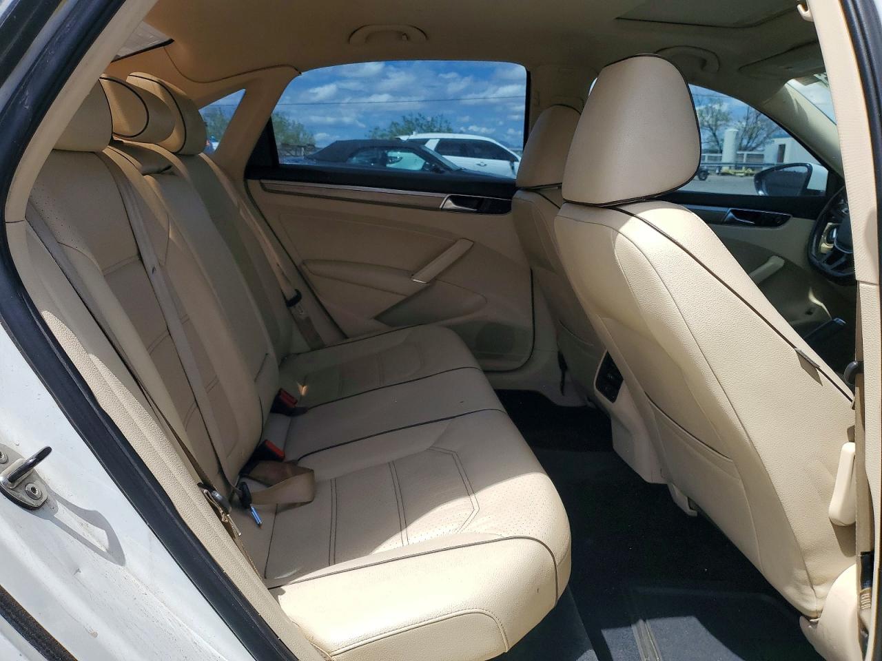 2017 Volkswagen Passat Se Белый vin: 1VWBT7A3XHC072851