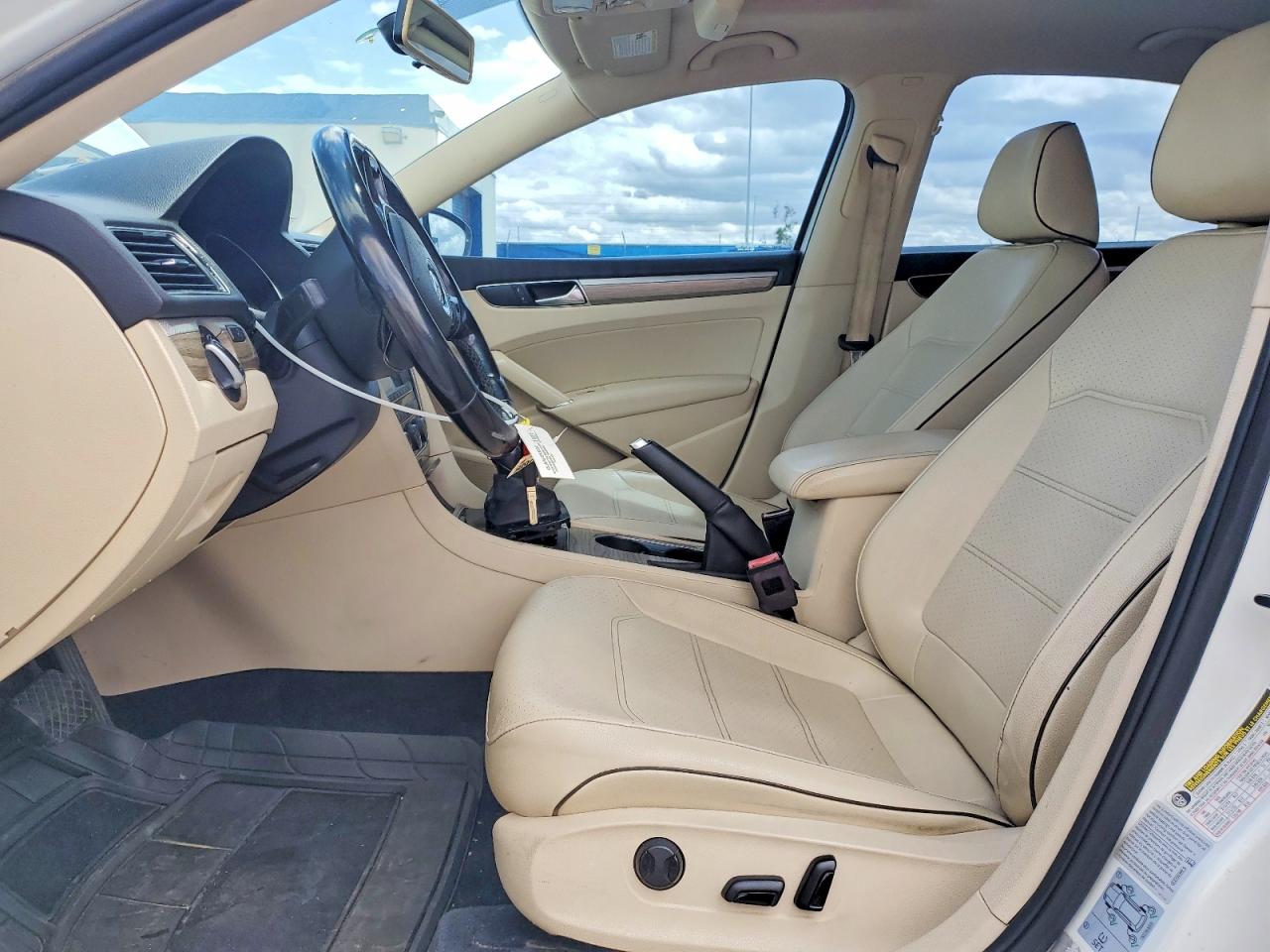 2017 Volkswagen Passat Se Белый vin: 1VWBT7A3XHC072851