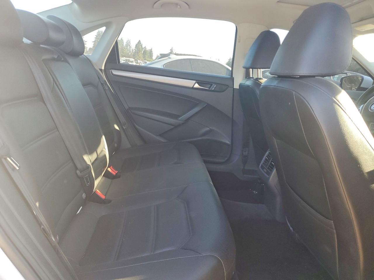 2015 Volkswagen Passat Se White vin: 1VWBV7A30FC025562