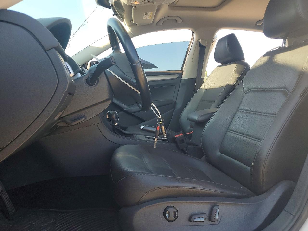 2015 Volkswagen Passat Se White vin: 1VWBV7A30FC025562