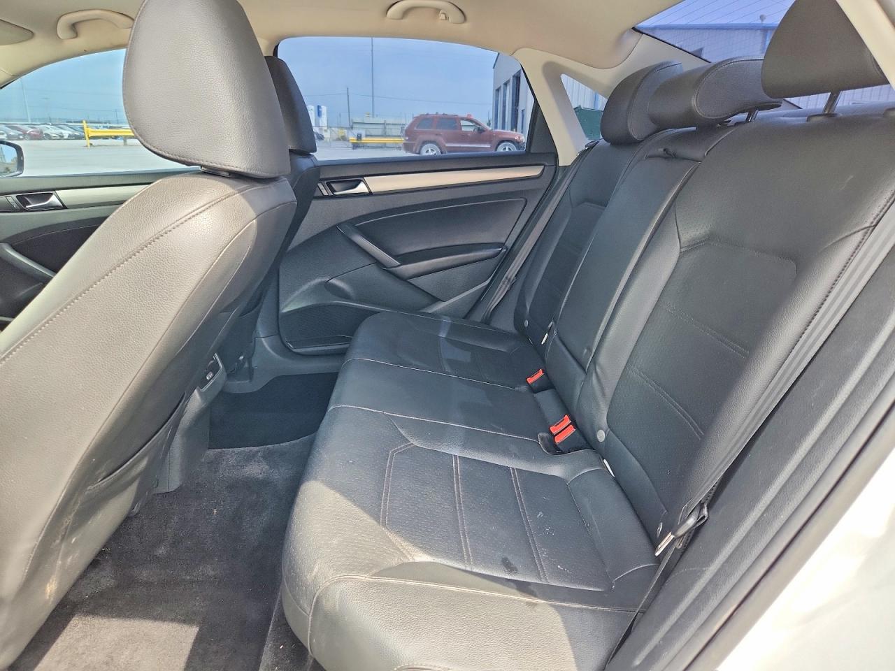 2015 Volkswagen Passat Se White vin: 1VWBV7A30FC051126