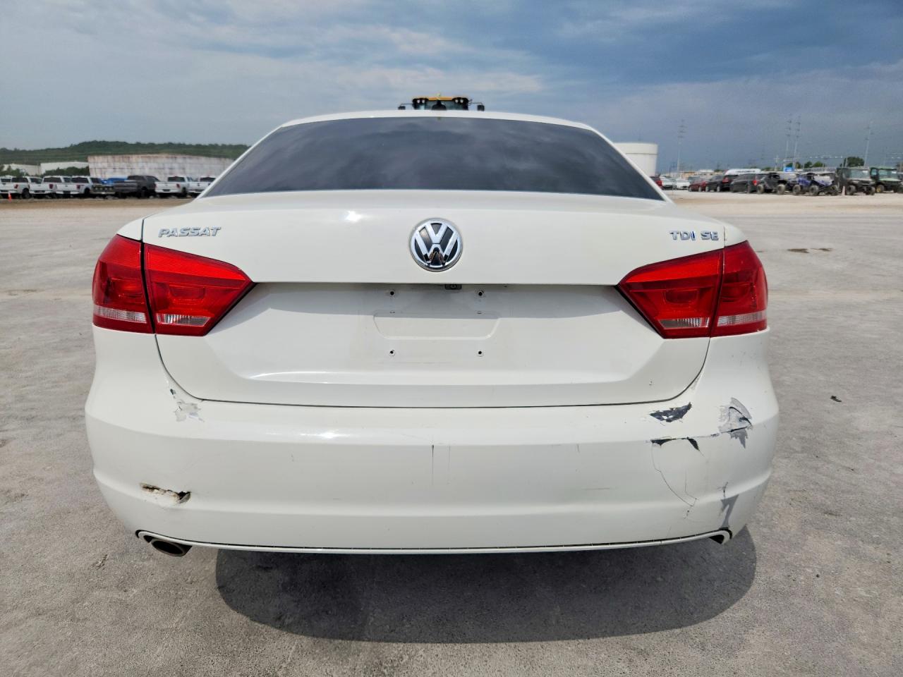 2015 Volkswagen Passat Se White vin: 1VWBV7A30FC051126