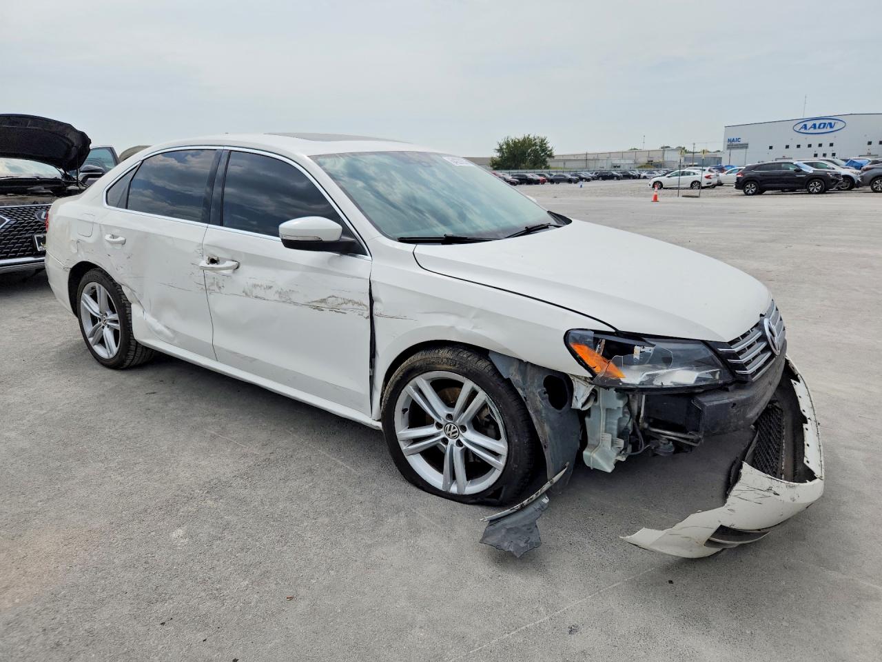 2015 Volkswagen Passat Se White vin: 1VWBV7A30FC051126