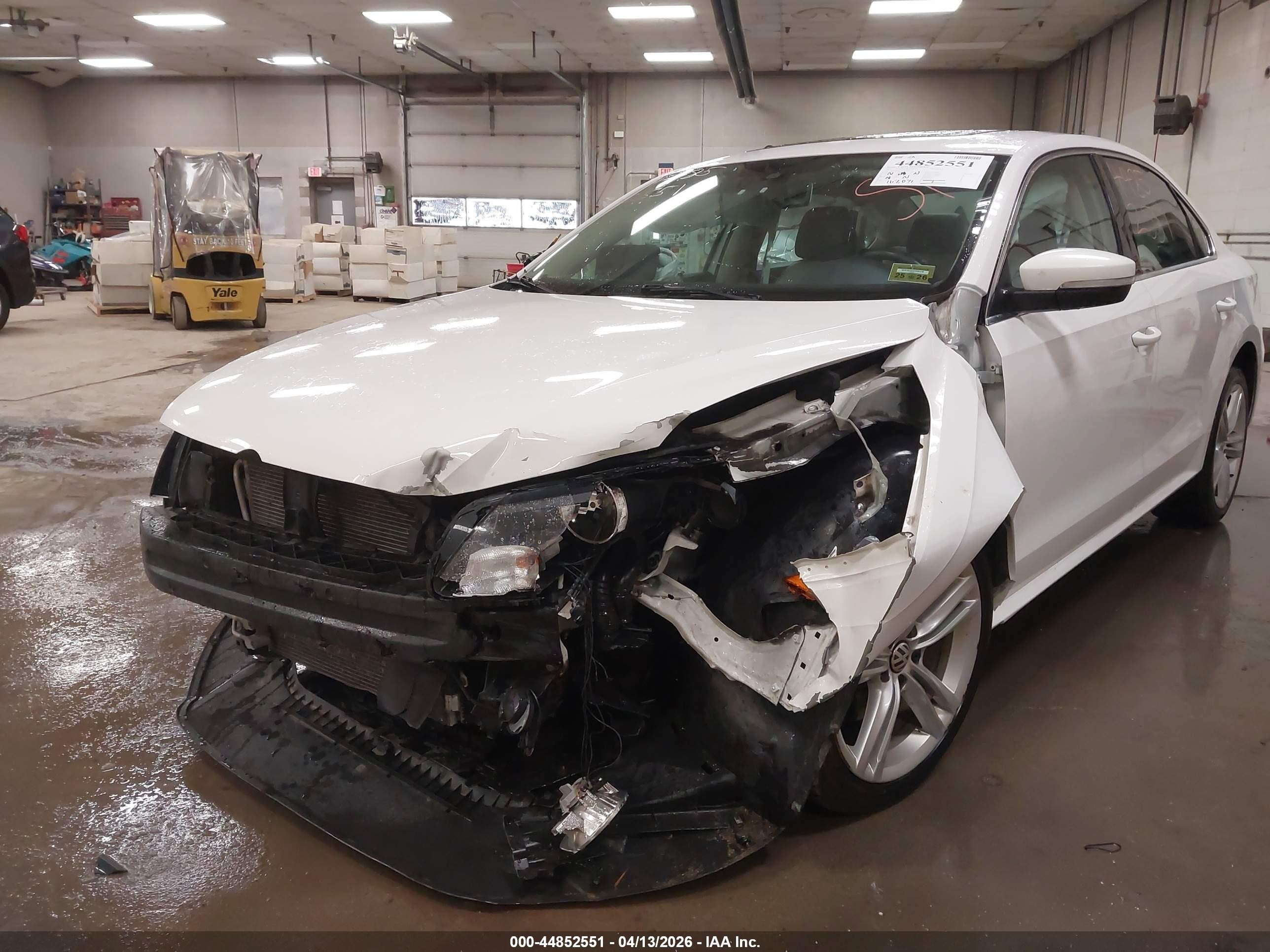 2015 Volkswagen Passat 2.0l Tdi Se Белый vin: 1VWBV7A30FC069237