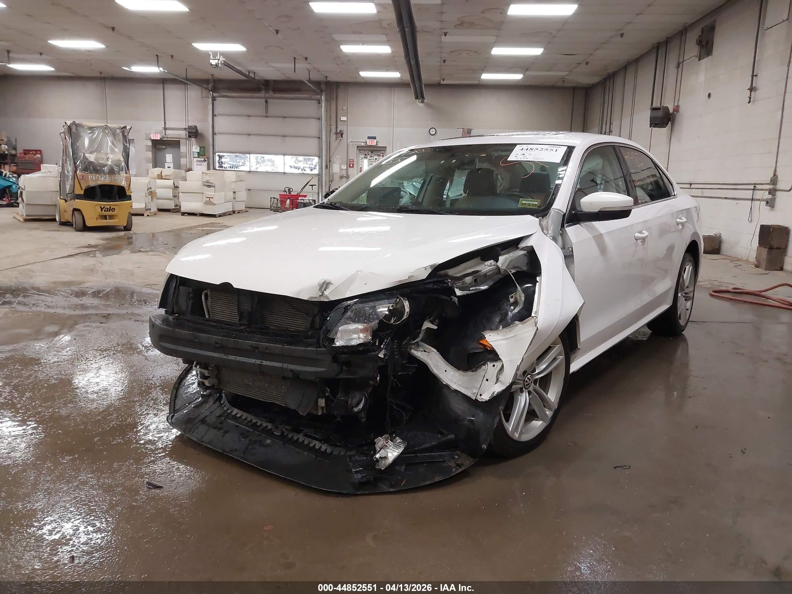 2015 Volkswagen Passat 2.0l Tdi Se Белый vin: 1VWBV7A30FC069237