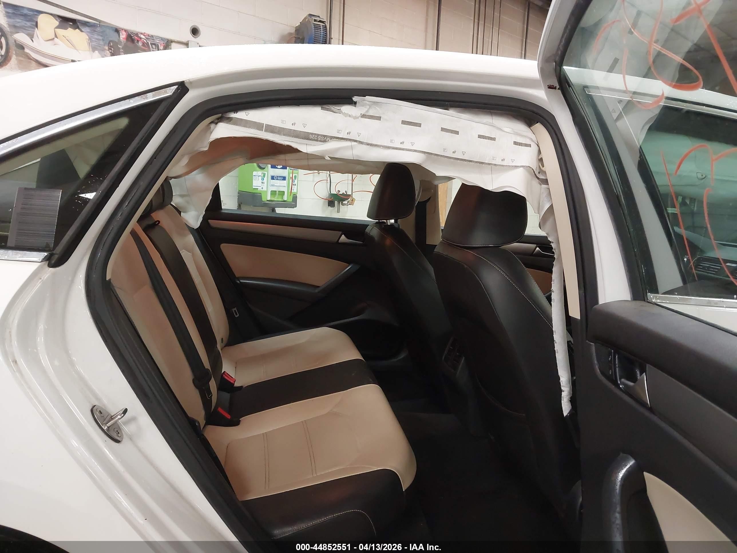 2015 Volkswagen Passat 2.0l Tdi Se Белый vin: 1VWBV7A30FC069237