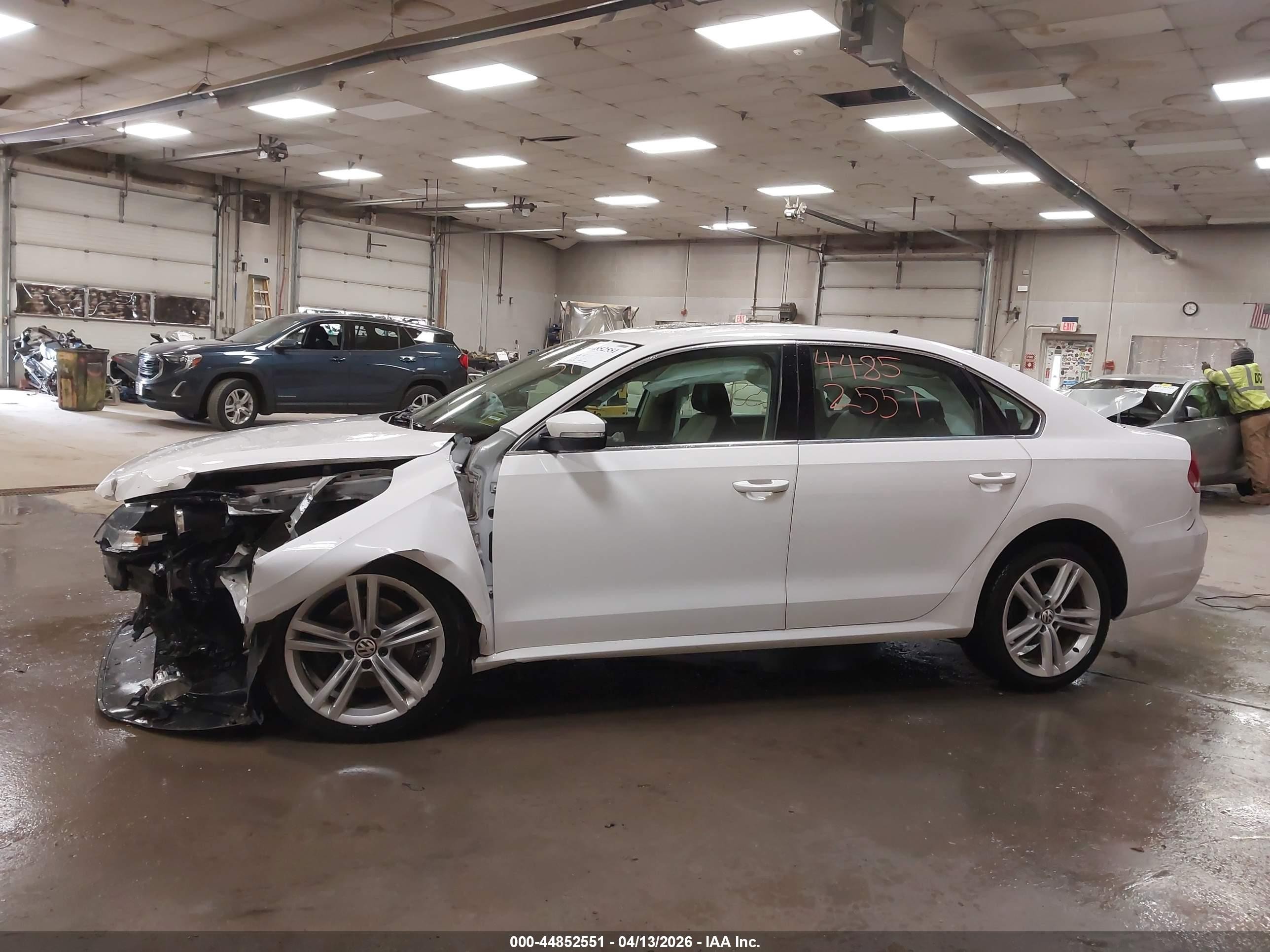 2015 Volkswagen Passat 2.0l Tdi Se Белый vin: 1VWBV7A30FC069237