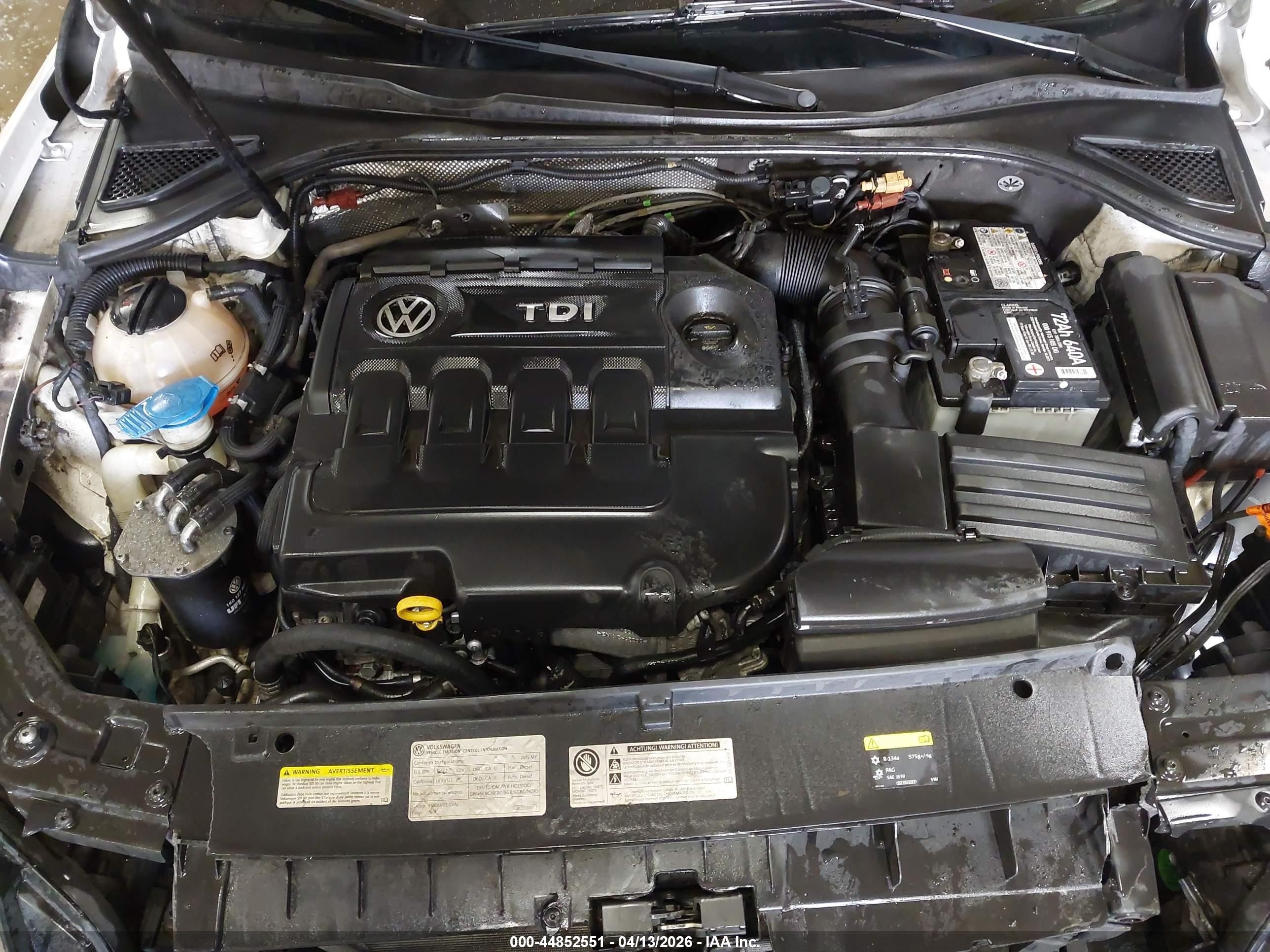2015 Volkswagen Passat 2.0l Tdi Se Белый vin: 1VWBV7A30FC069237