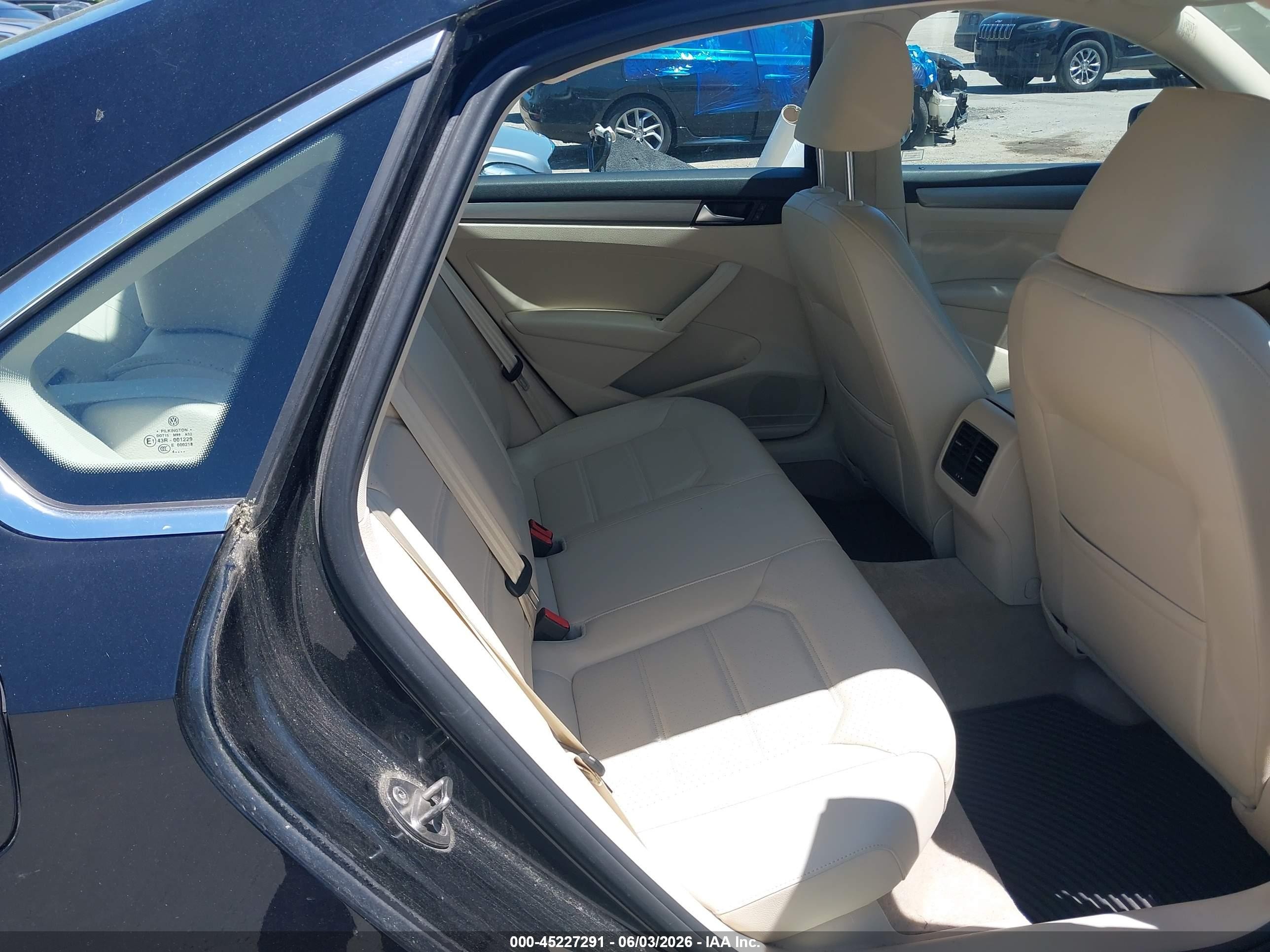 2015 Volkswagen Passat 2.0l Tdi Se Черный vin: 1VWBV7A31FC038143