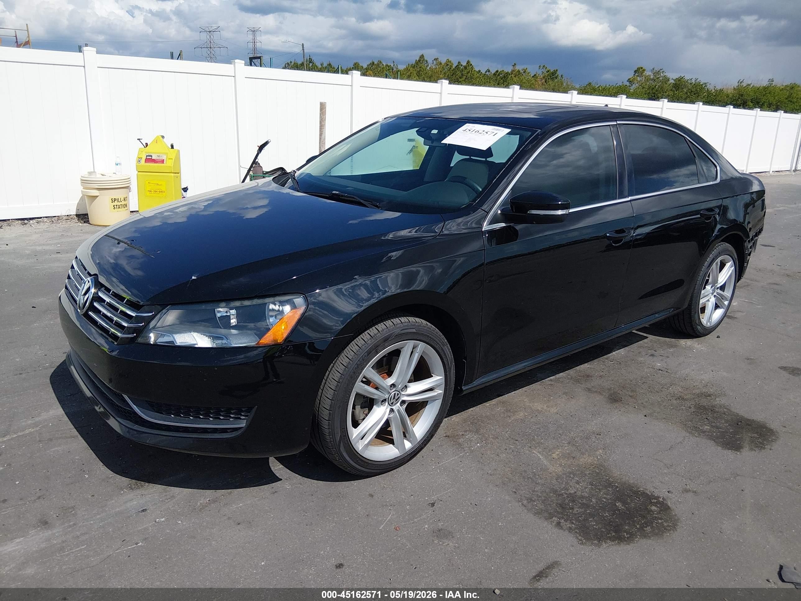2015 Volkswagen Passat 2.0l Tdi Se Black vin: 1VWBV7A31FC088136
