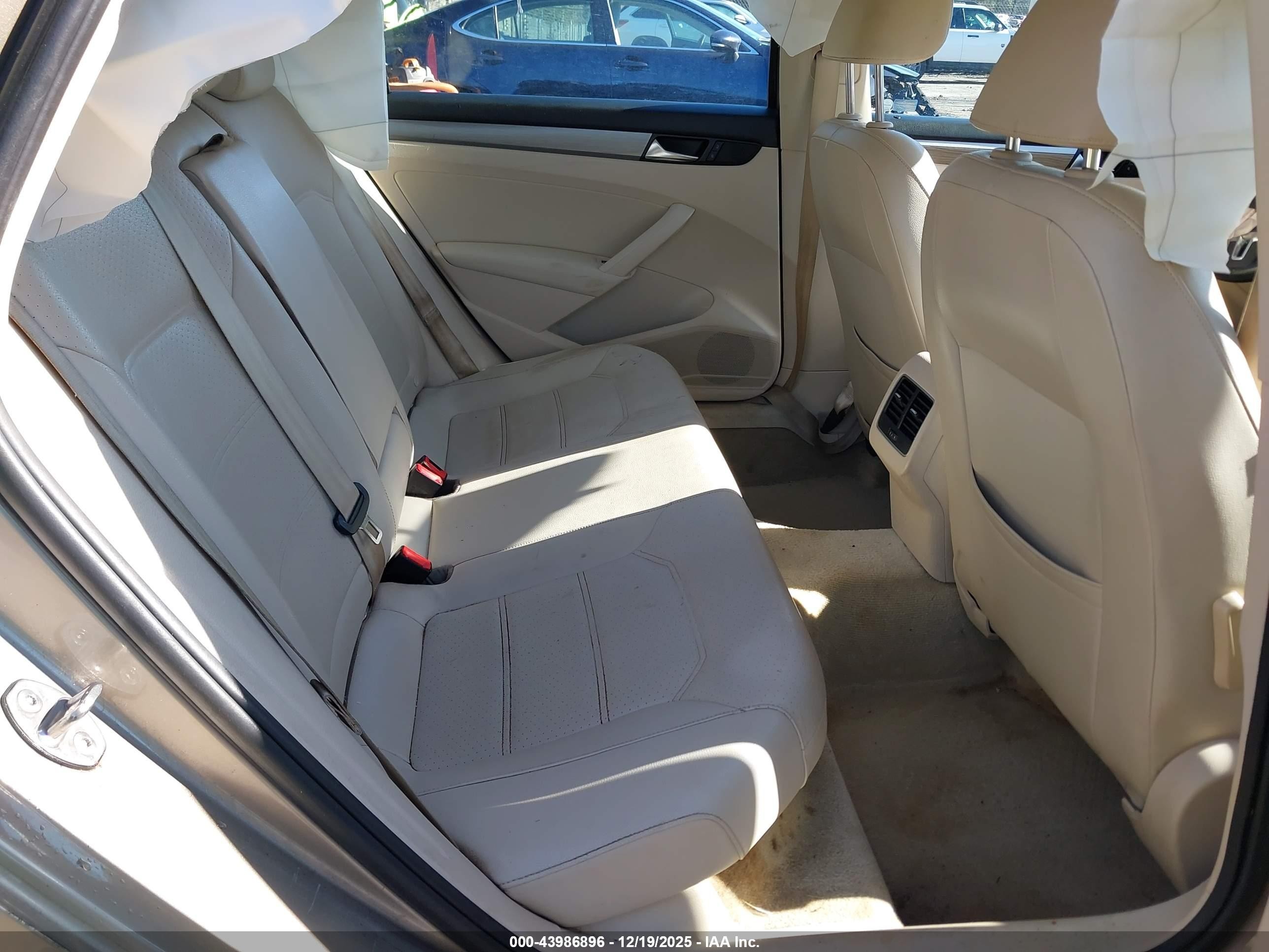2015 Volkswagen Passat 2.0l Tdi Se Gold vin: 1VWBV7A32FC013476