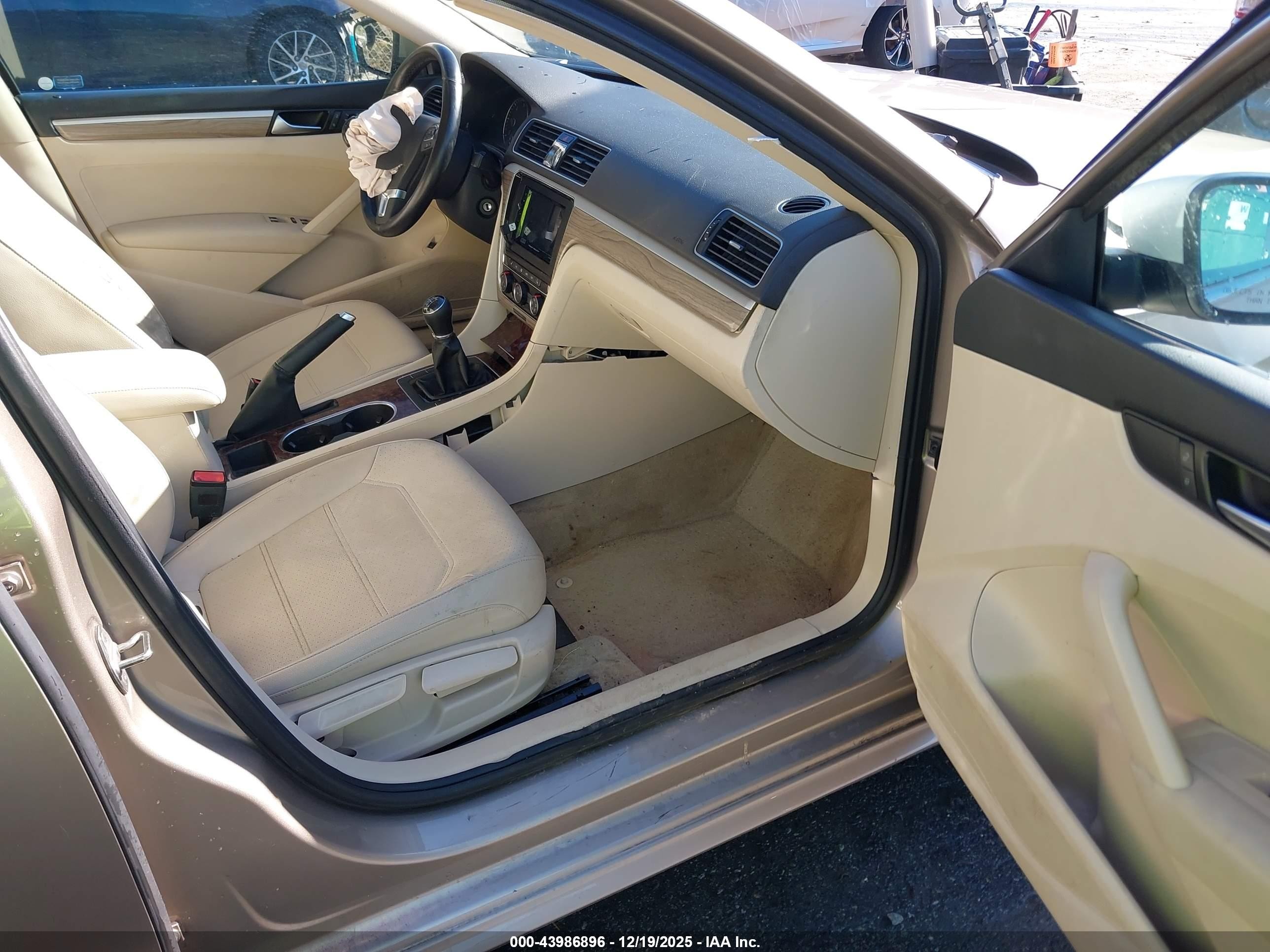 2015 Volkswagen Passat 2.0l Tdi Se Gold vin: 1VWBV7A32FC013476