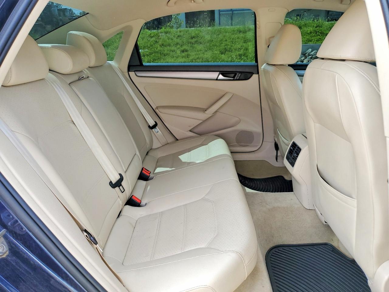 2015 Volkswagen Passat Se Blue vin: 1VWBV7A33FC014233