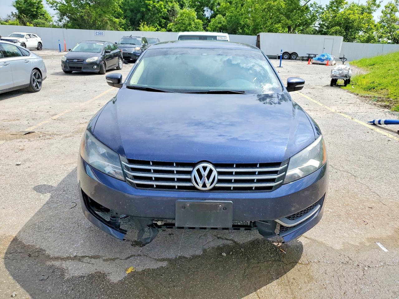 2015 Volkswagen Passat Se Blue vin: 1VWBV7A33FC014233