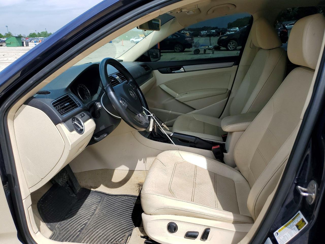 2015 Volkswagen Passat Se Blue vin: 1VWBV7A33FC014233