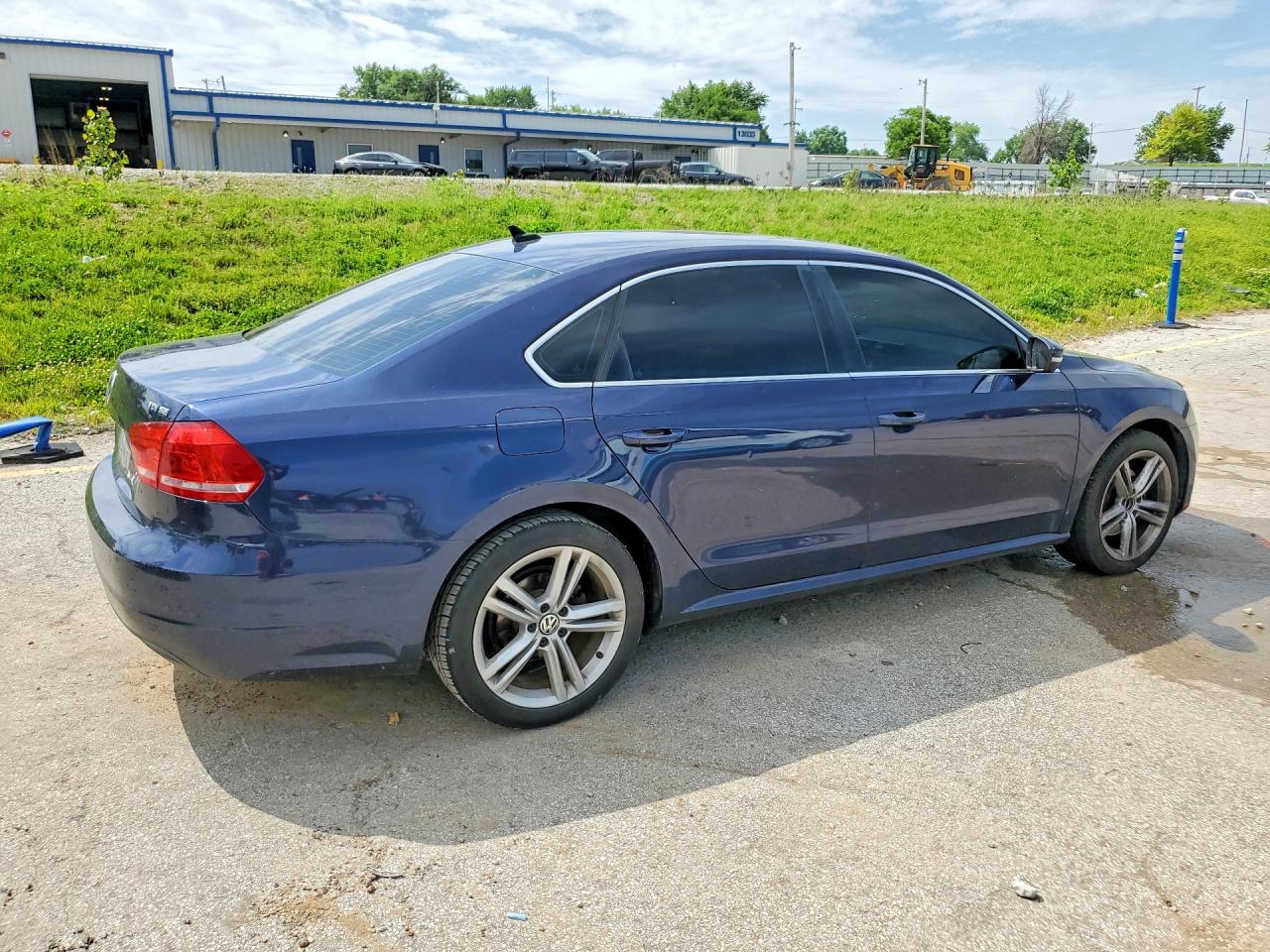 2015 Volkswagen Passat Se Blue vin: 1VWBV7A33FC014233