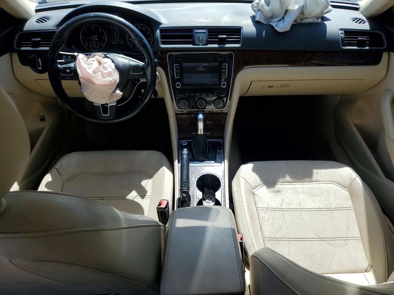 2015 Volkswagen Passat Se Tan vin: 1VWBV7A33FC038743