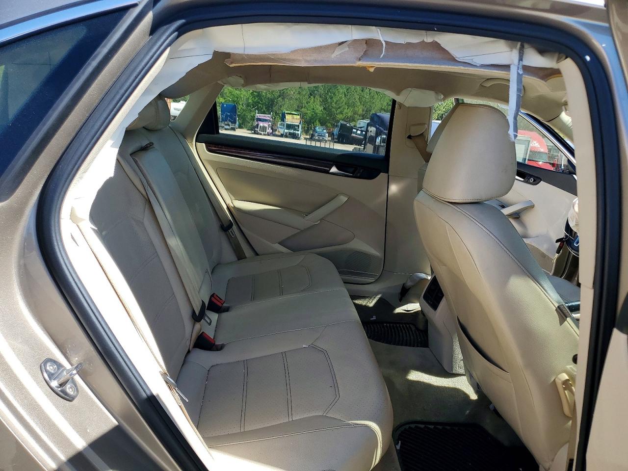 2015 Volkswagen Passat Se Tan vin: 1VWBV7A33FC038743