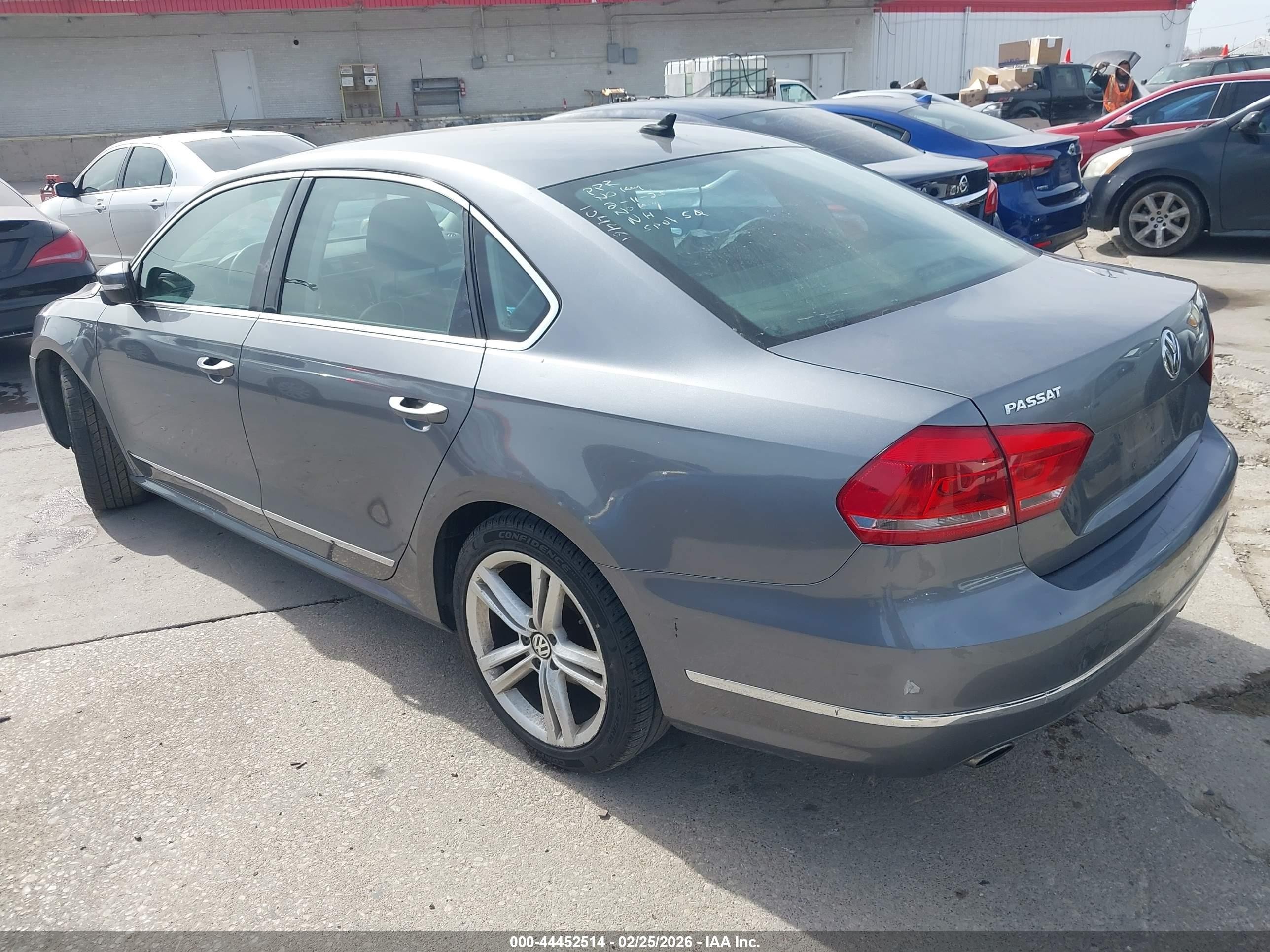 2015 Volkswagen Passat 2.0l Tdi Se Gray vin: 1VWBV7A33FC046275