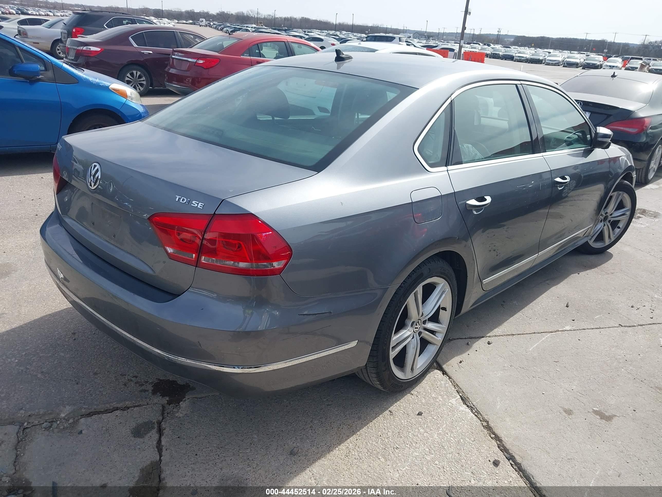 2015 Volkswagen Passat 2.0l Tdi Se Gray vin: 1VWBV7A33FC046275