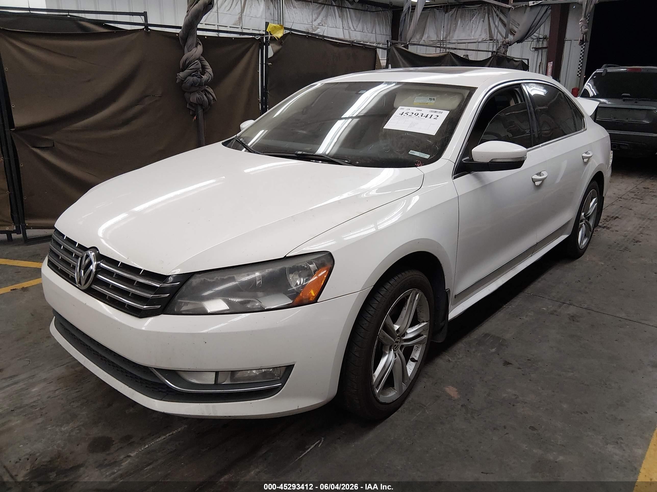 2015 Volkswagen Passat 2.0l Tdi Se White vin: 1VWBV7A33FC051203