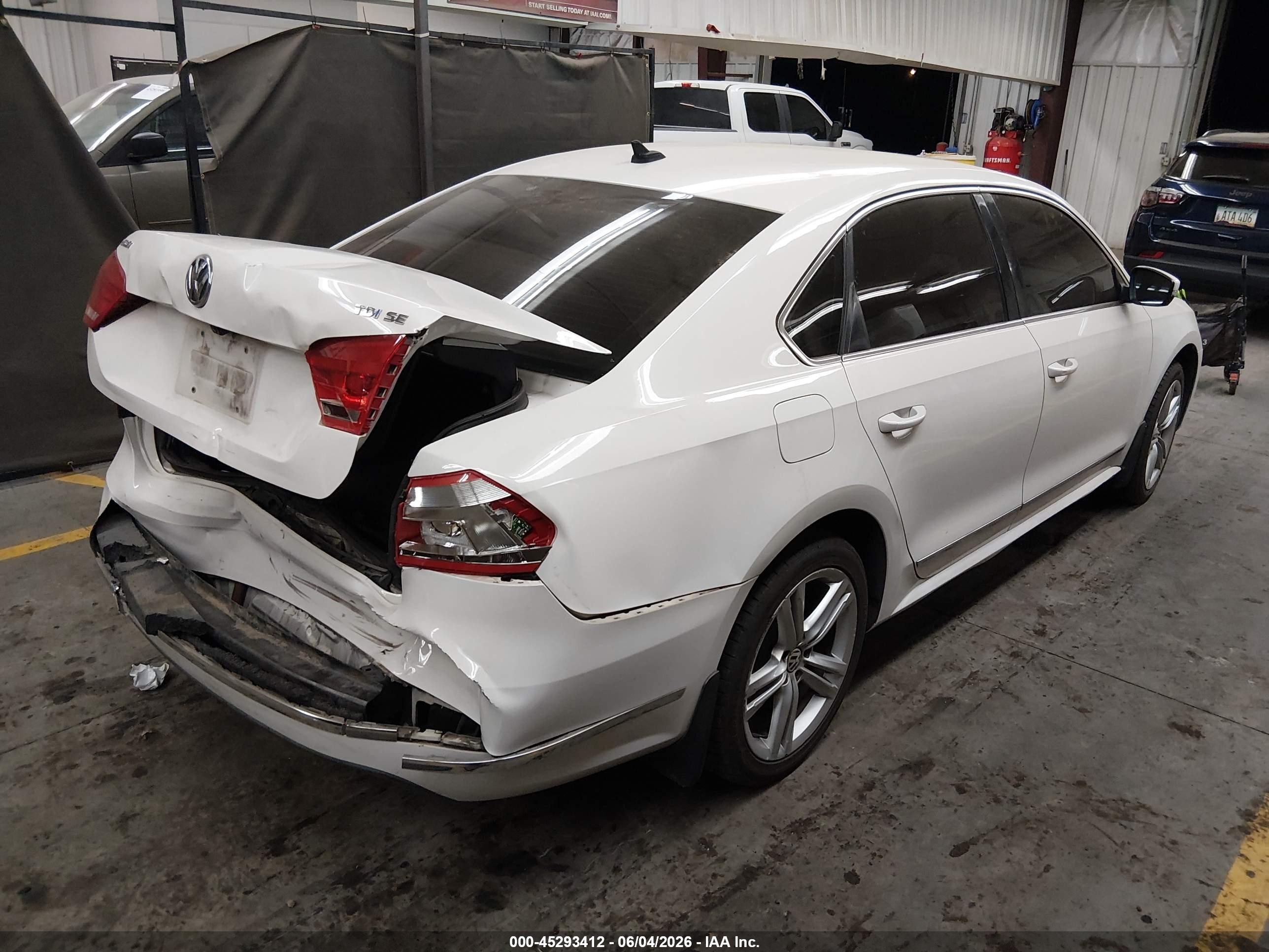2015 Volkswagen Passat 2.0l Tdi Se White vin: 1VWBV7A33FC051203