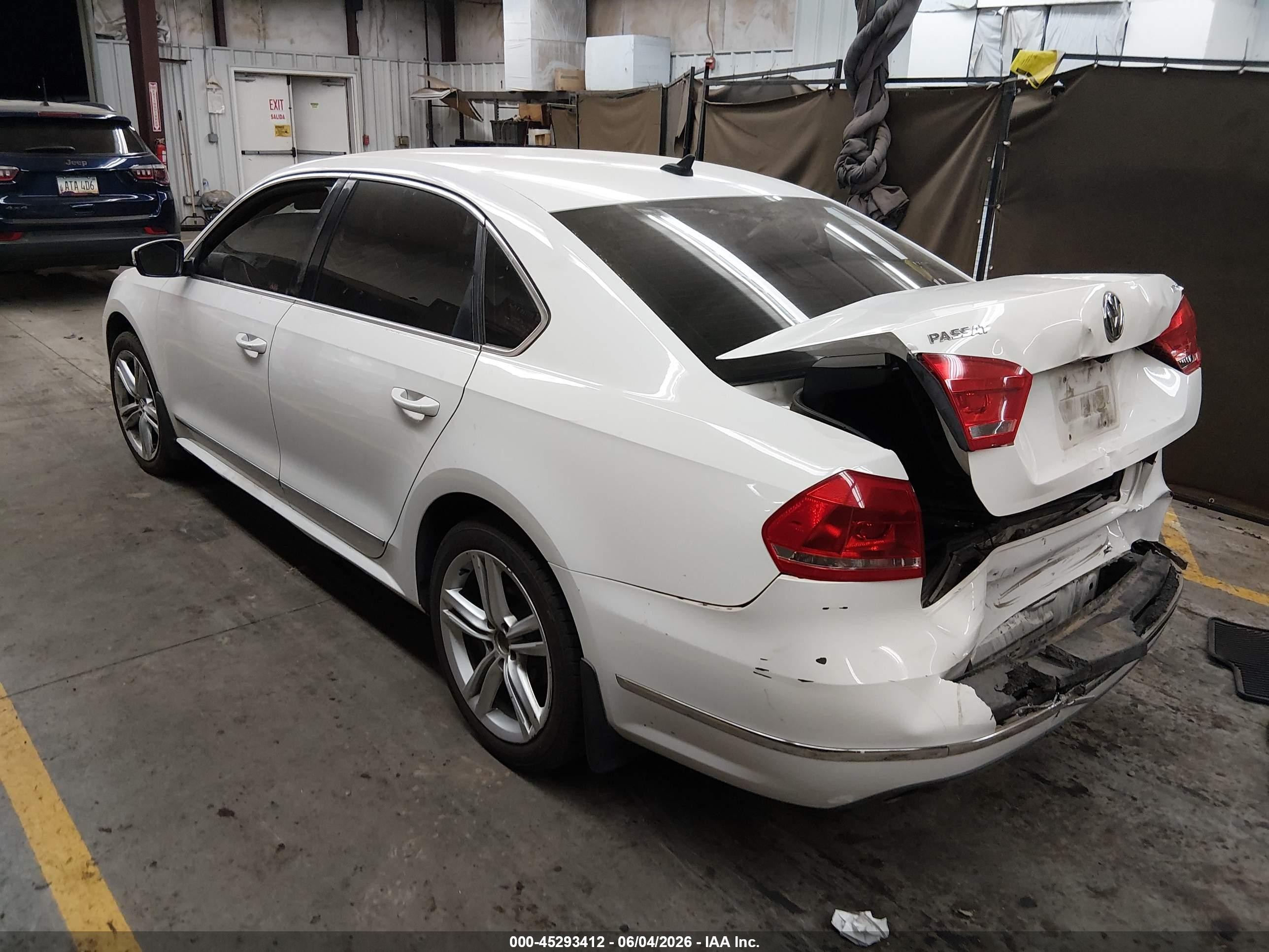 2015 Volkswagen Passat 2.0l Tdi Se White vin: 1VWBV7A33FC051203
