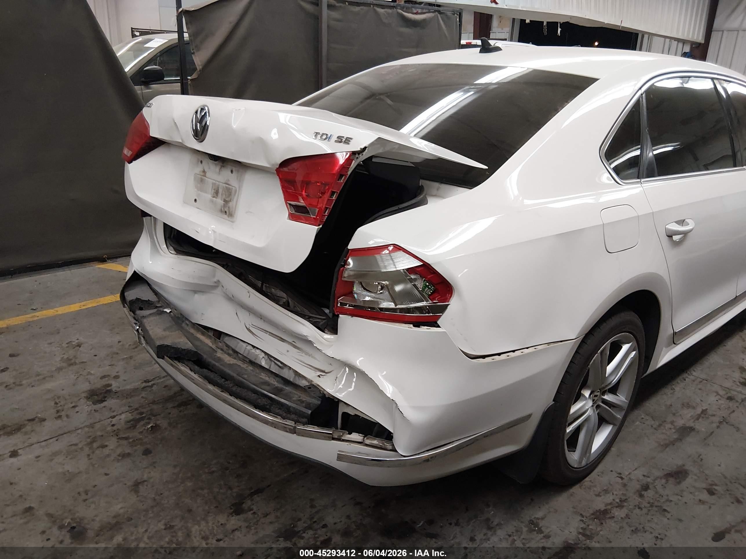 2015 Volkswagen Passat 2.0l Tdi Se White vin: 1VWBV7A33FC051203
