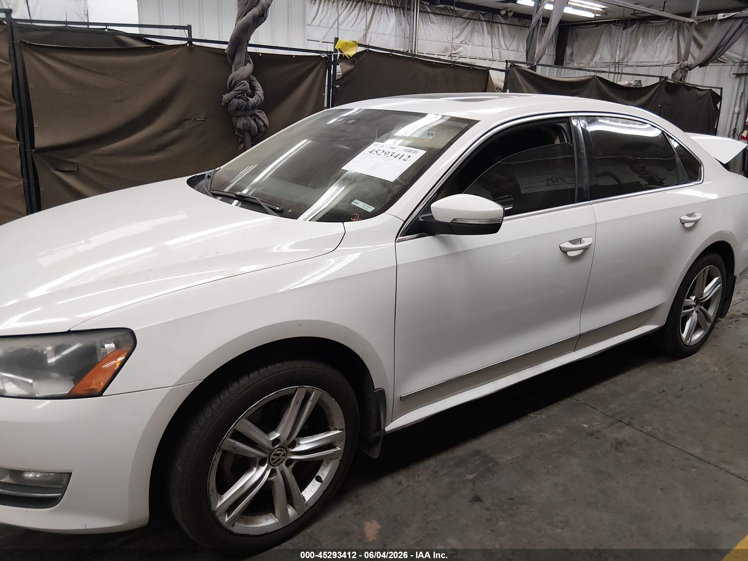 2015 Volkswagen Passat 2.0l Tdi Se White vin: 1VWBV7A33FC051203