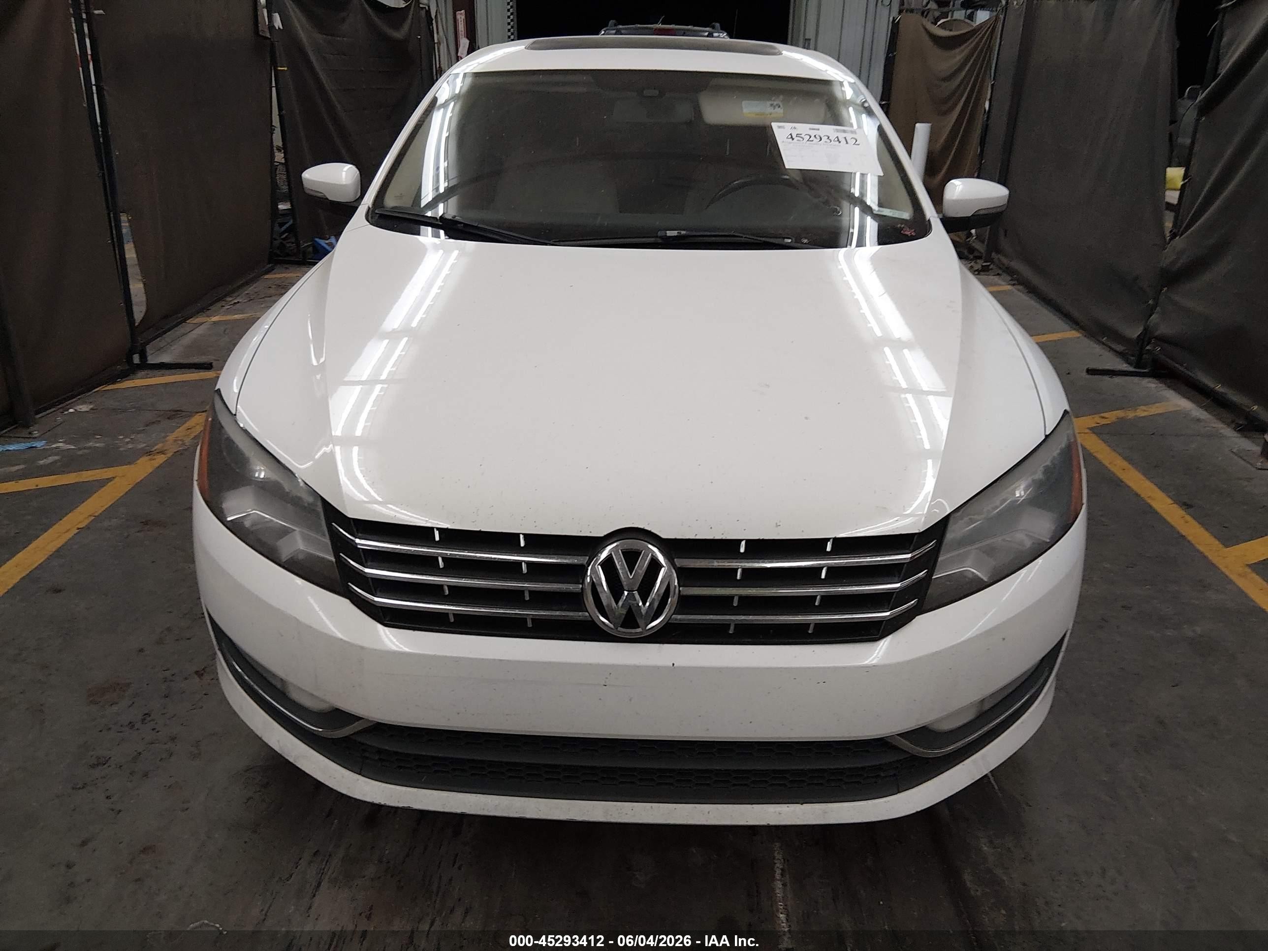 2015 Volkswagen Passat 2.0l Tdi Se White vin: 1VWBV7A33FC051203