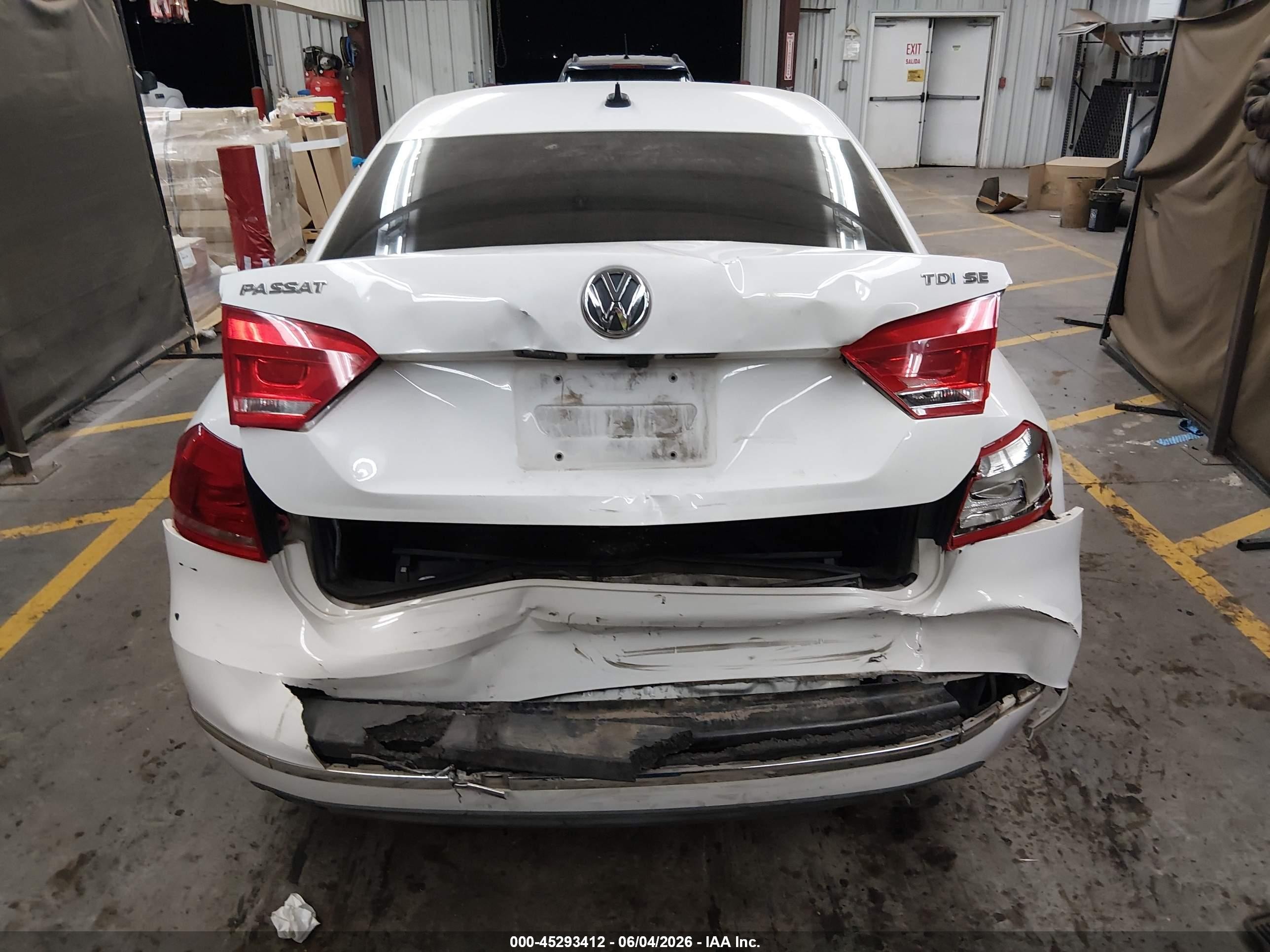 2015 Volkswagen Passat 2.0l Tdi Se White vin: 1VWBV7A33FC051203