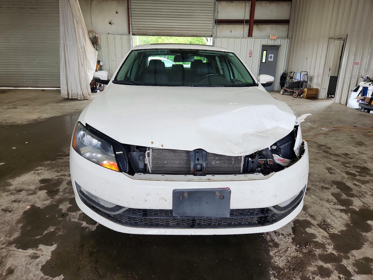 2015 Volkswagen Passat Se White vin: 1VWBV7A33FC105048