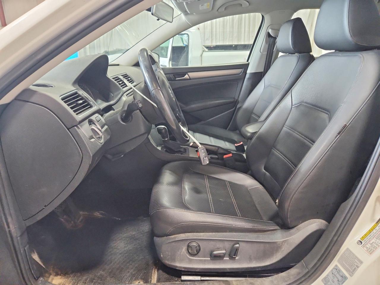 2015 Volkswagen Passat Se White vin: 1VWBV7A33FC105048