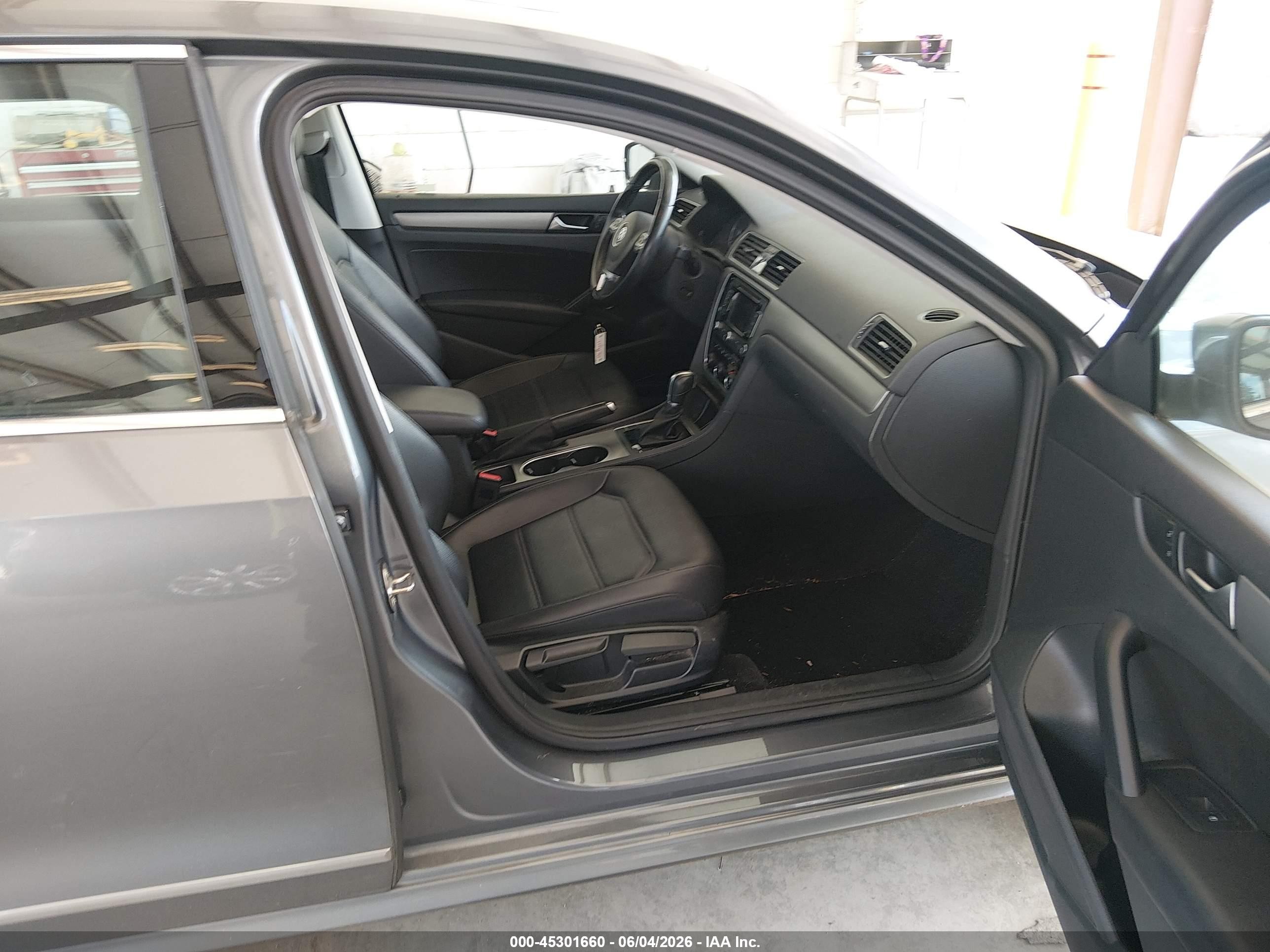 2015 Volkswagen Passat 2.0l Tdi Se Gray vin: 1VWBV7A33FC122240