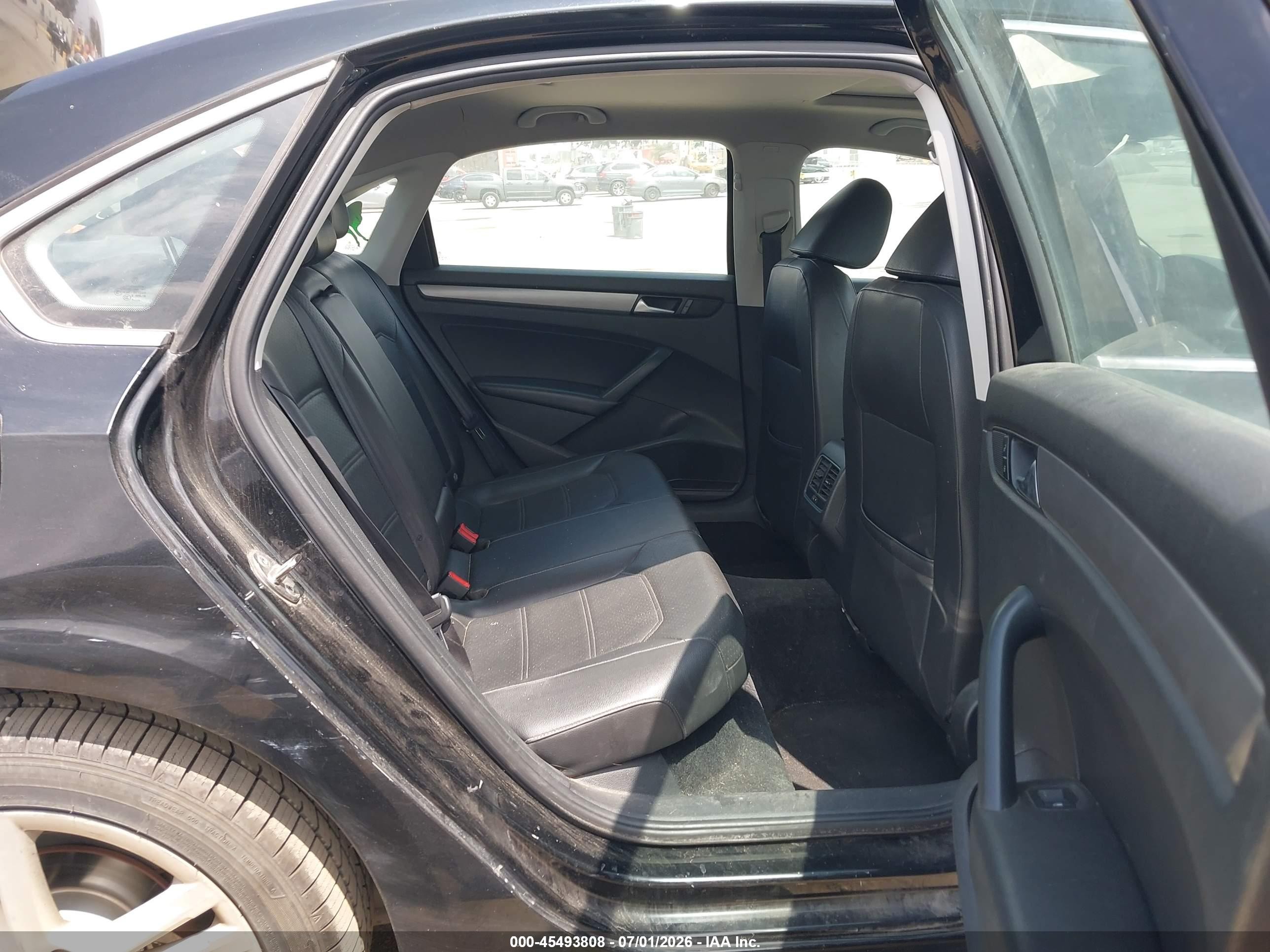 2015 Volkswagen Passat 2.0l Tdi Se Black vin: 1VWBV7A34FC036290
