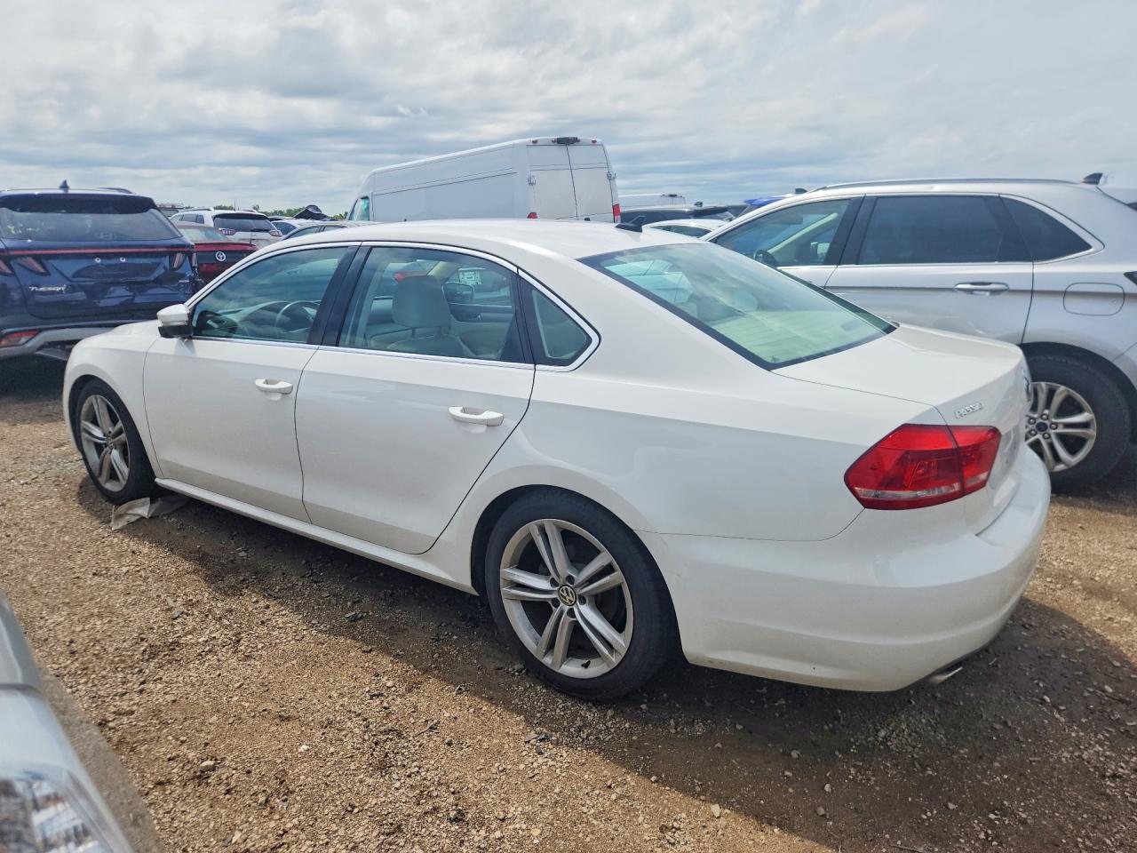2015 Volkswagen Passat Se White vin: 1VWBV7A34FC056944