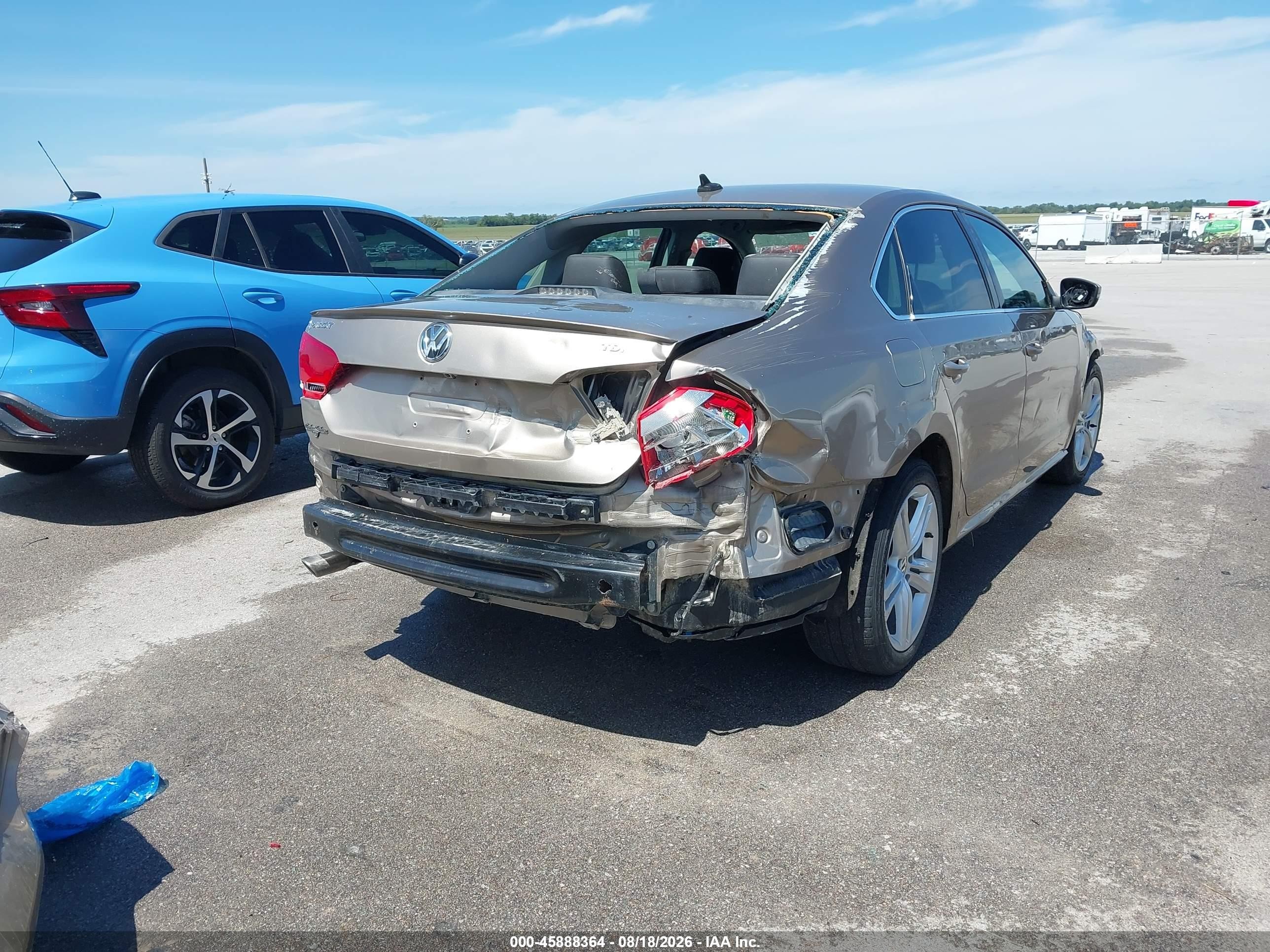 2015 Volkswagen Passat 2.0l Tdi Se Brown vin: 1VWBV7A34FC067569