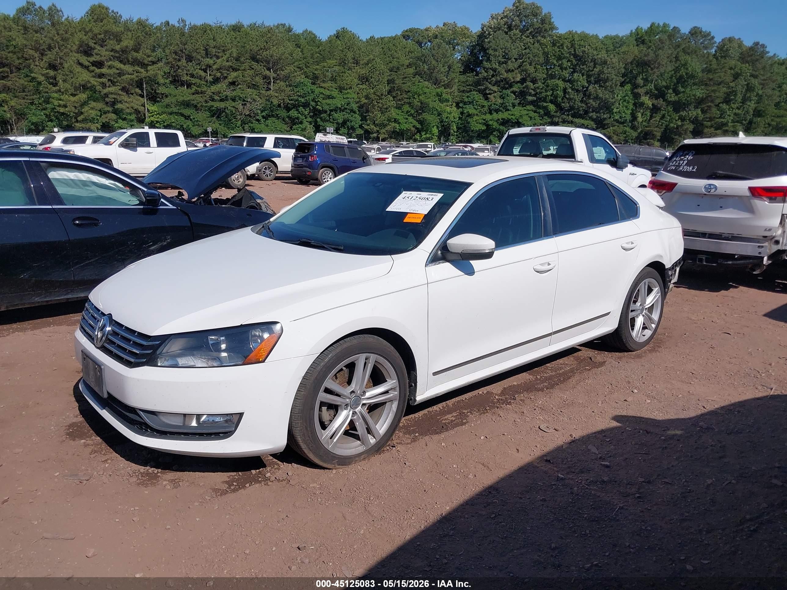2015 Volkswagen Passat 2.0l Tdi Se White vin: 1VWBV7A35FC034953