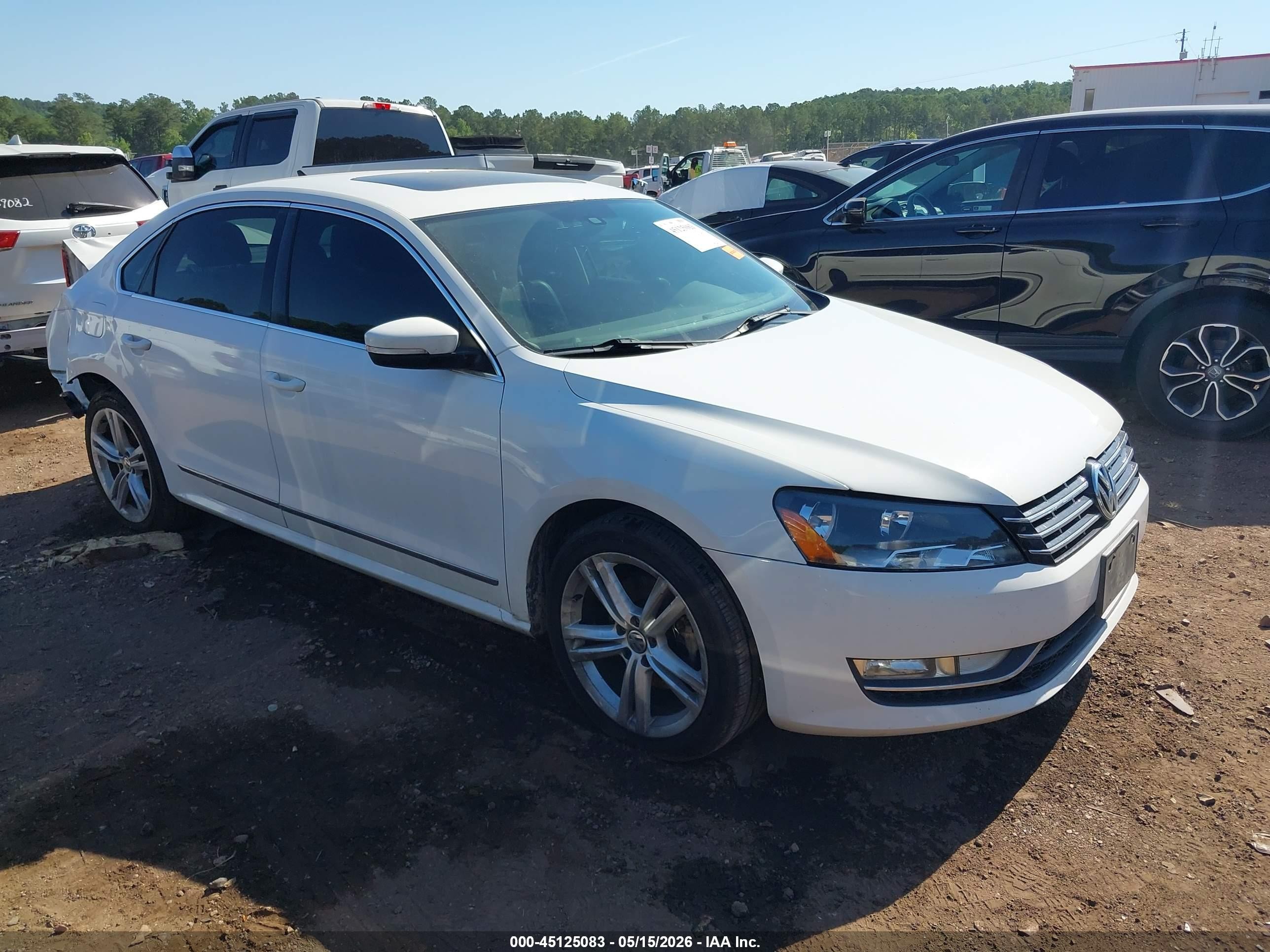 2015 Volkswagen Passat 2.0l Tdi Se White vin: 1VWBV7A35FC034953