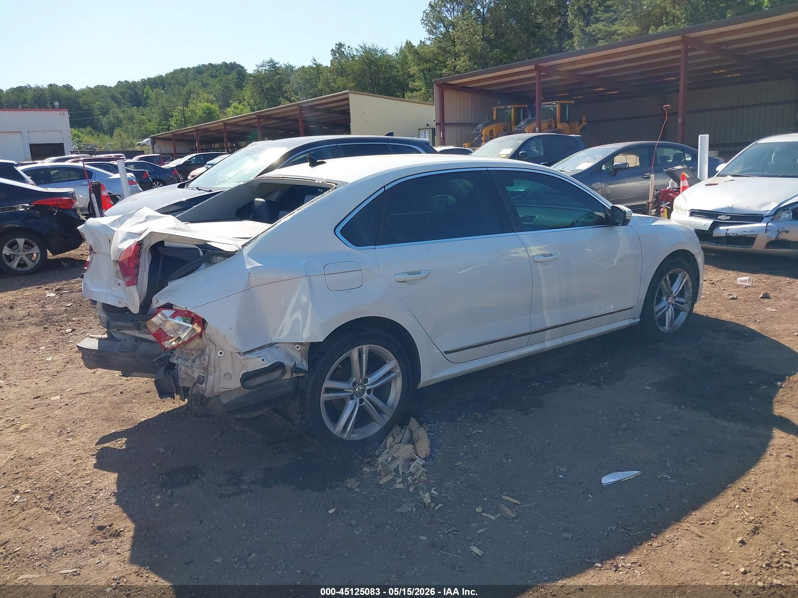 2015 Volkswagen Passat 2.0l Tdi Se White vin: 1VWBV7A35FC034953