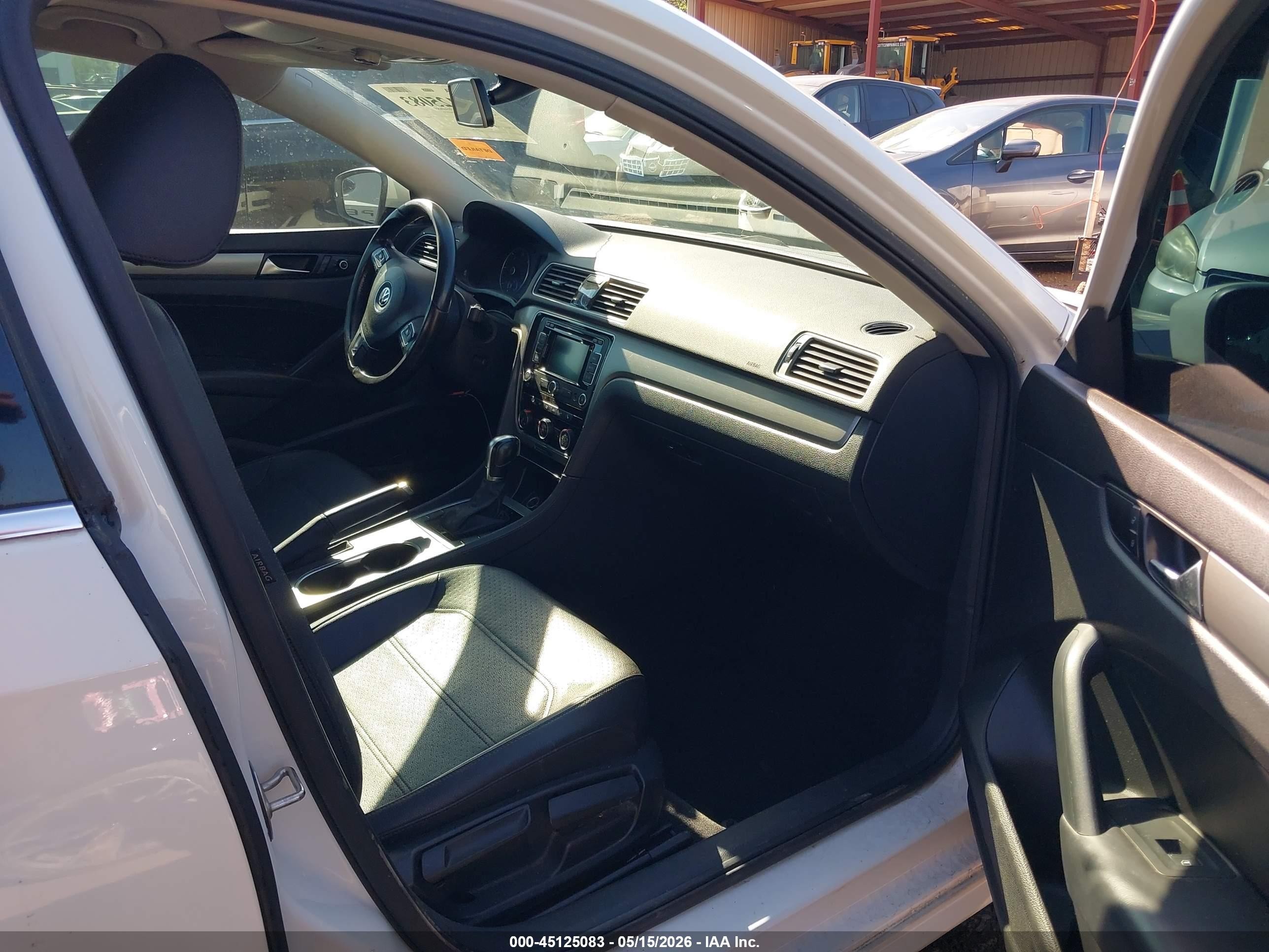 2015 Volkswagen Passat 2.0l Tdi Se White vin: 1VWBV7A35FC034953